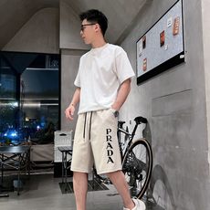 普拉达 三标齐全 2026夏季新款男士休闲短裤,高级定制面料透气面料 透气弹力舒适度极高,细节无可挑剔,顶级辅料 普拉达 三标齐全 2026夏季新款男士休闲短裤,高级定制面料透气面料 透气弹力舒适度极高,细节无可挑剔,顶级辅料
