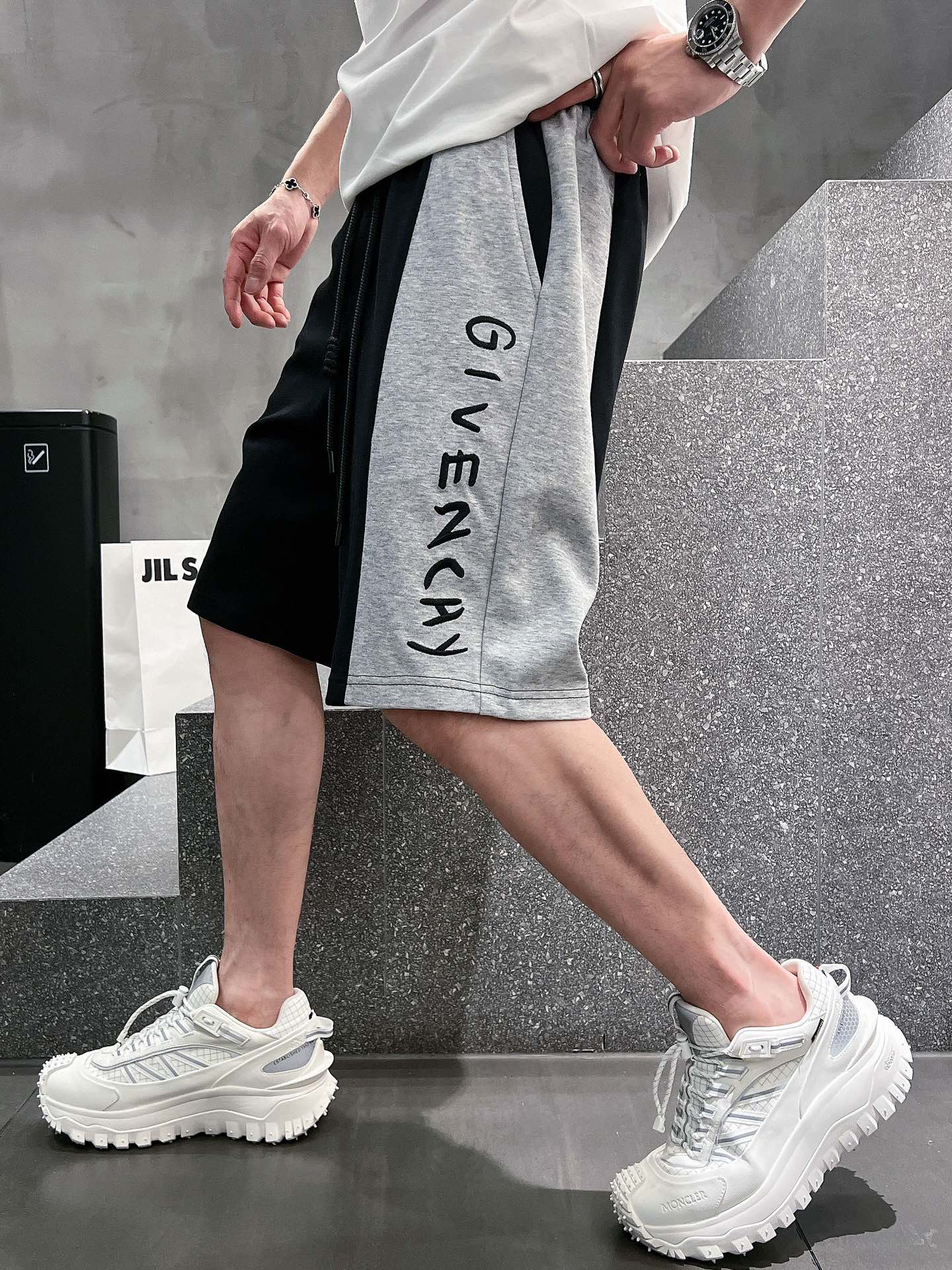 “Top-Level Men’s Leisure Shorts with Advanced Air-Skinned Fabric and Impeccable Details” - 图片 1