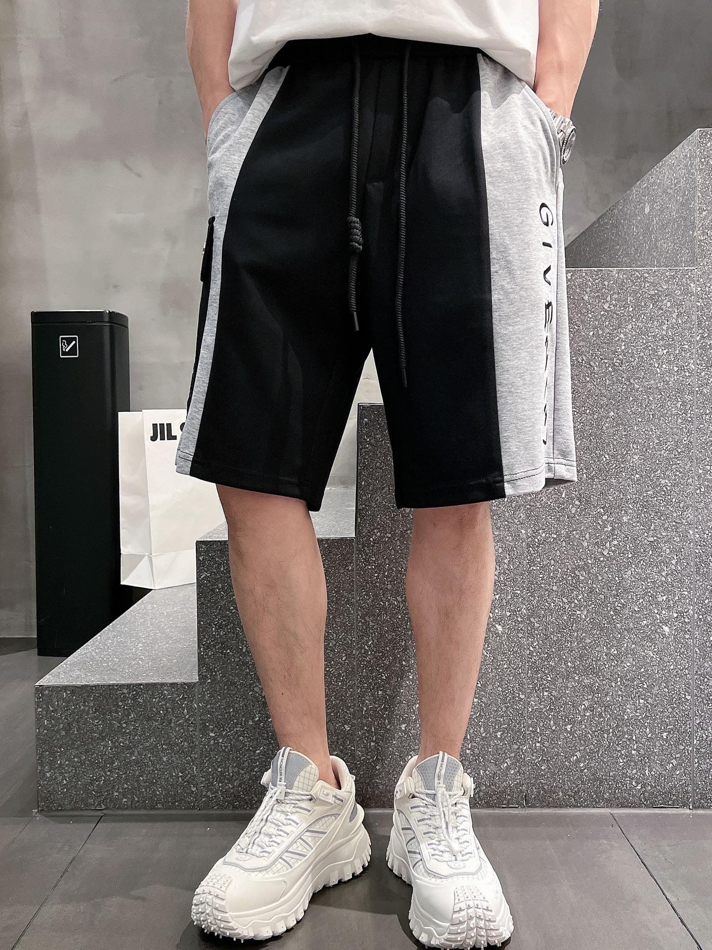 “Top-Level Men’s Leisure Shorts with Advanced Air-Skinned Fabric and Impeccable Details” - 图片 5