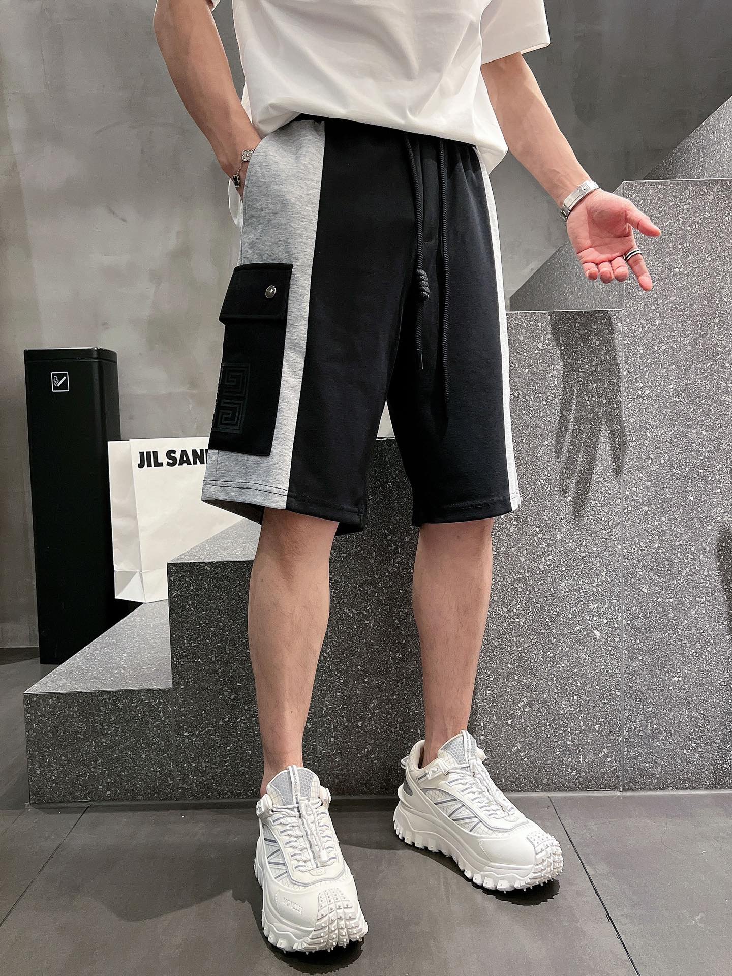 “Top-Level Men’s Leisure Shorts with Advanced Air-Skinned Fabric and Impeccable Details” - 图片 4