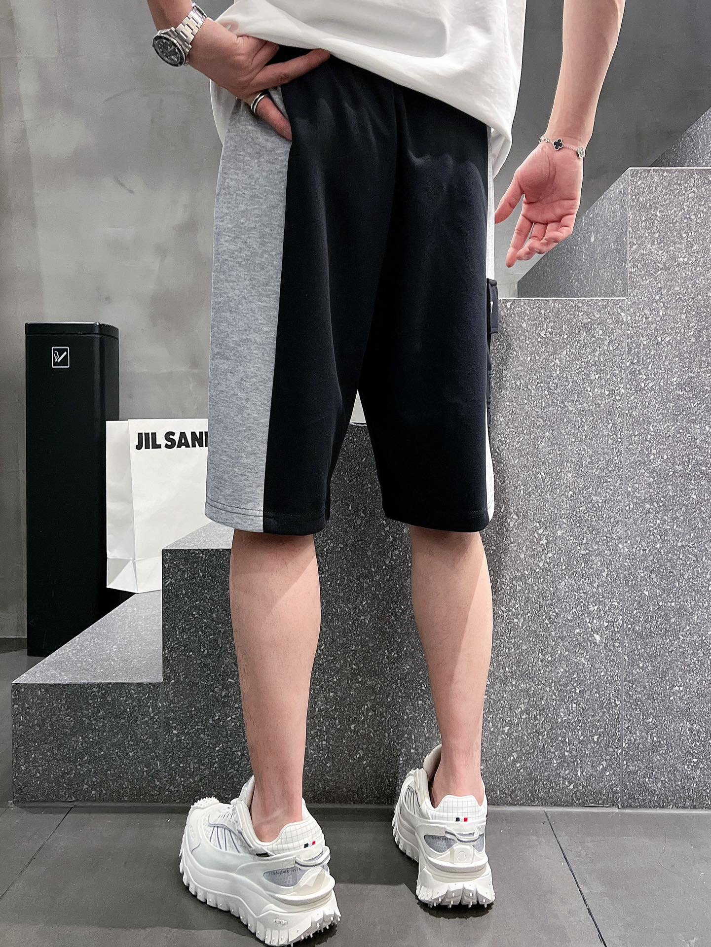 “Top-Level Men’s Leisure Shorts with Advanced Air-Skinned Fabric and Impeccable Details” - 图片 8
