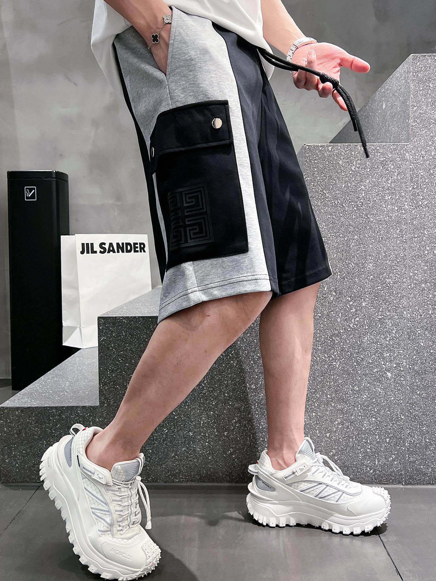 “Top-Level Men’s Leisure Shorts with Advanced Air-Skinned Fabric and Impeccable Details” - 图片 3
