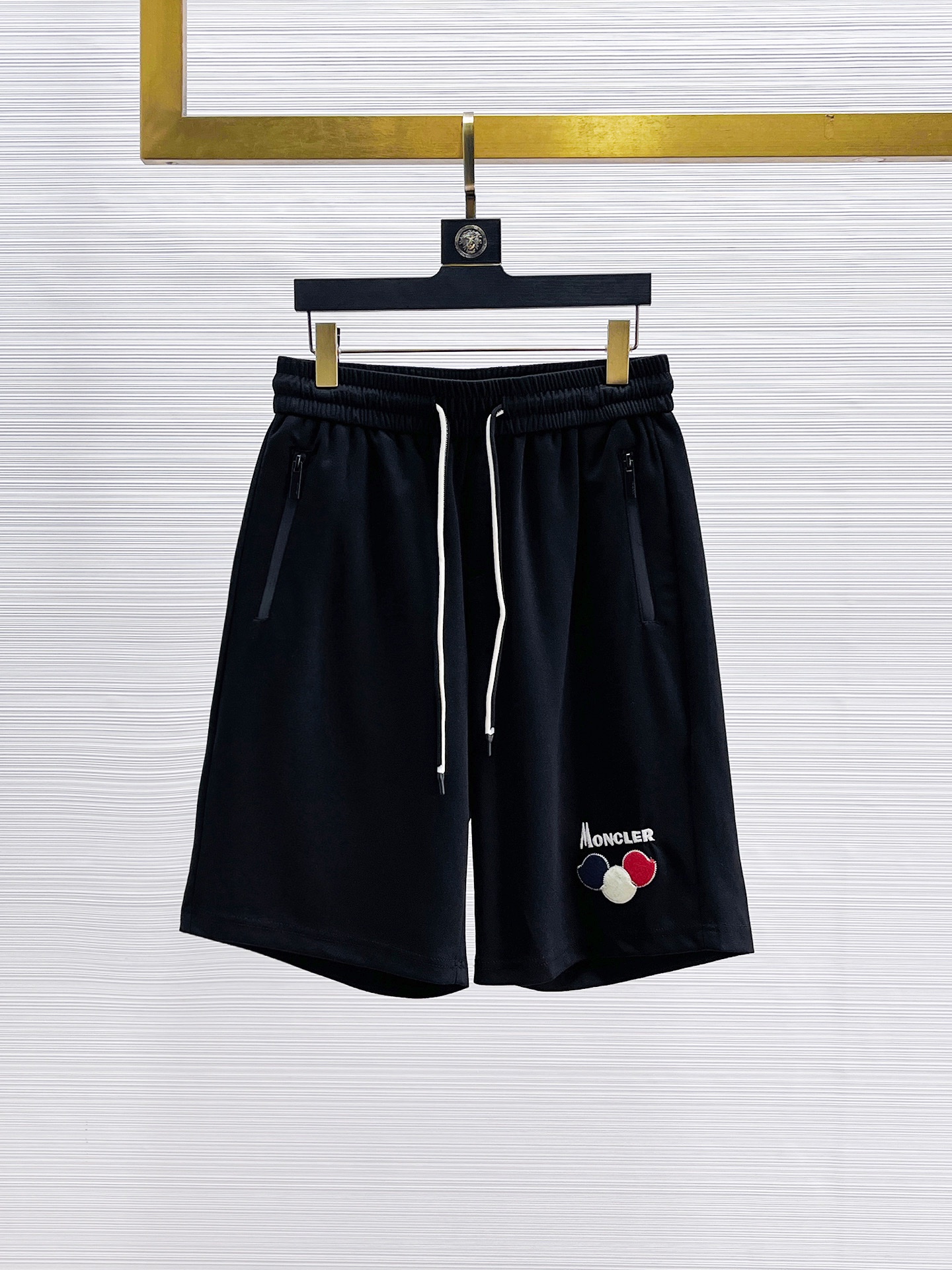 NO:140923,The three-standard mask is complete. New summer casual shorts for men, high-end custom fabric breathable fabric, extremely breathable, elastic and comfortable, impeccable details, top-level auxiliary materials, original logo design concept, delicate and soft feel!  The upper body style is excellent!  Size M-XXXL order to report height and weight, Moncler, shorts, alexander wang19860909蒙口 三标齐全 夏季新款男士休闲短裤,高级定制面料透气面料 透气弹力舒适度极高,细节无可挑剔,顶级辅料配备,原版logo设计理念,手感细腻柔软！上身版型超赞！尺码M-XXXL下单报身高体重,,Moncler,shorts,alexander wang,Men's clothing