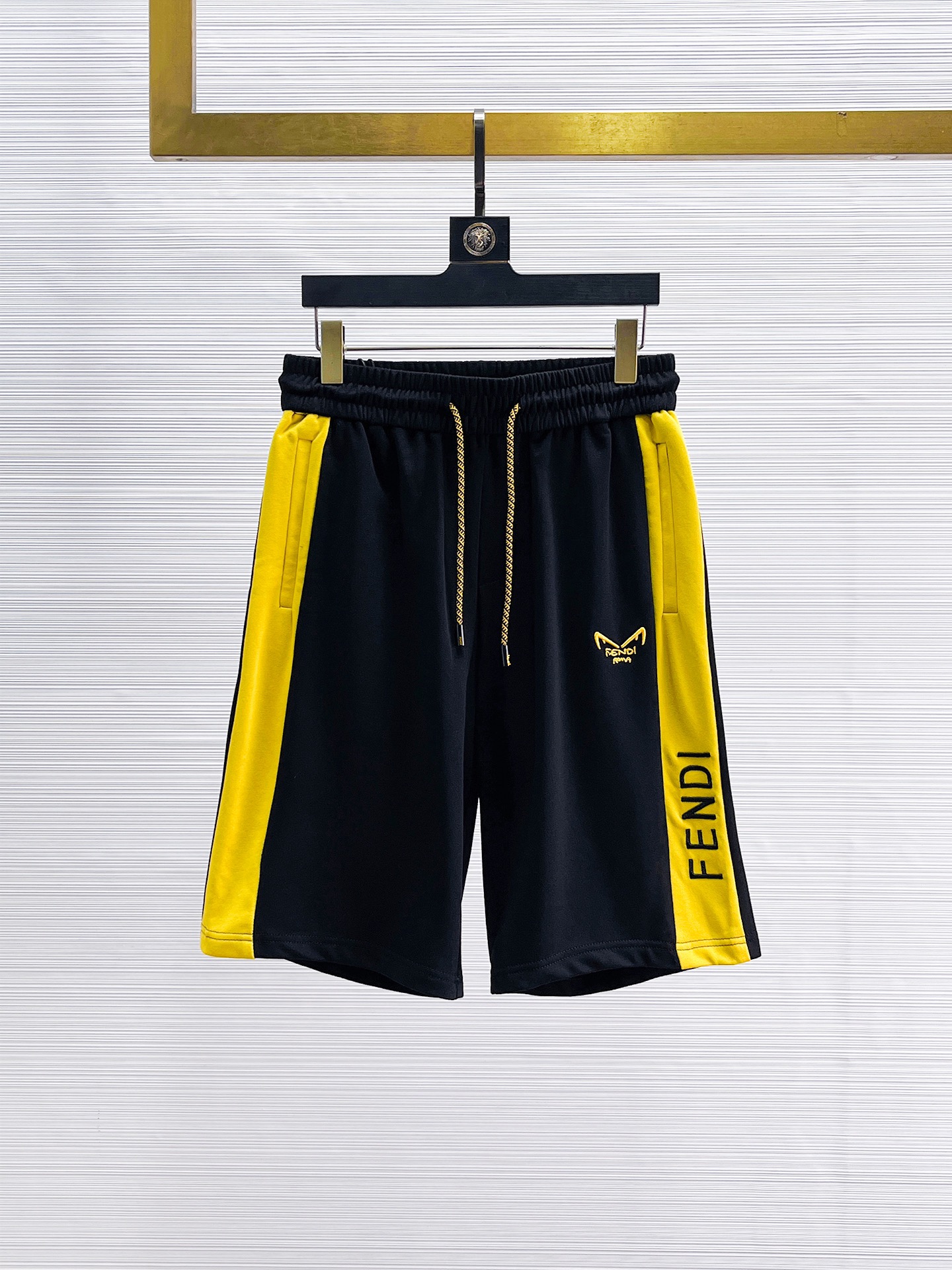 NO:140928,Fendi has complete three standards. New summer casual shorts for men, high-end customized fabric breathable fabric, extremely breathable, elastic and comfortable, impeccable details, top-level auxiliary materials, original logo design concept, delicate and soft feel!  The upper body style is excellent!  Size M-XXXL order to report height and weight, fendi, shorts, alexander wang19860909芬迪 三标齐全 夏季新款男士休闲短裤,高级定制面料透气面料 透气弹力舒适度极高,细节无可挑剔,顶级辅料配备,原版logo设计理念,手感细腻柔软！上身版型超赞！尺码M-XXXL下单报身高体重,,fendi,shorts,alexander wang,Men's clothing