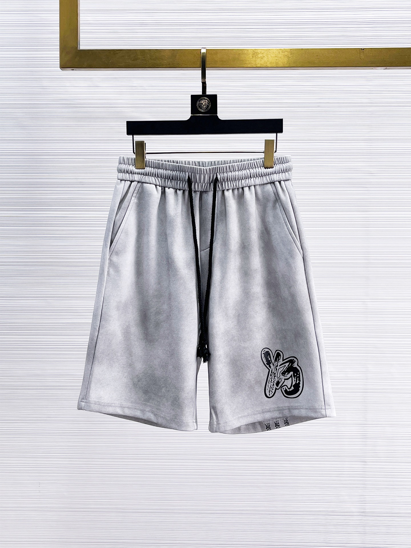 NO:140946,Y3 has complete three standards. New summer casual shorts for men, high-end custom fabric breathable fabric. Breathable elasticity and comfort, impeccable details, top-level auxiliary materials, original logo design concept, delicate and soft feel!  The upper body style is excellent!  Size M-XXXL order to report height and weight, shorts, alexander wang19860909Y3 三标齐全 夏季新款男士休闲短裤,高级定制面料透气面料 透气弹力舒适度极高,细节无可挑剔,顶级辅料配备,原版logo设计理念,手感细腻柔软！上身版型超赞！尺码M-XXXL下单报身高体重,,shorts,alexander wang,Men's clothing