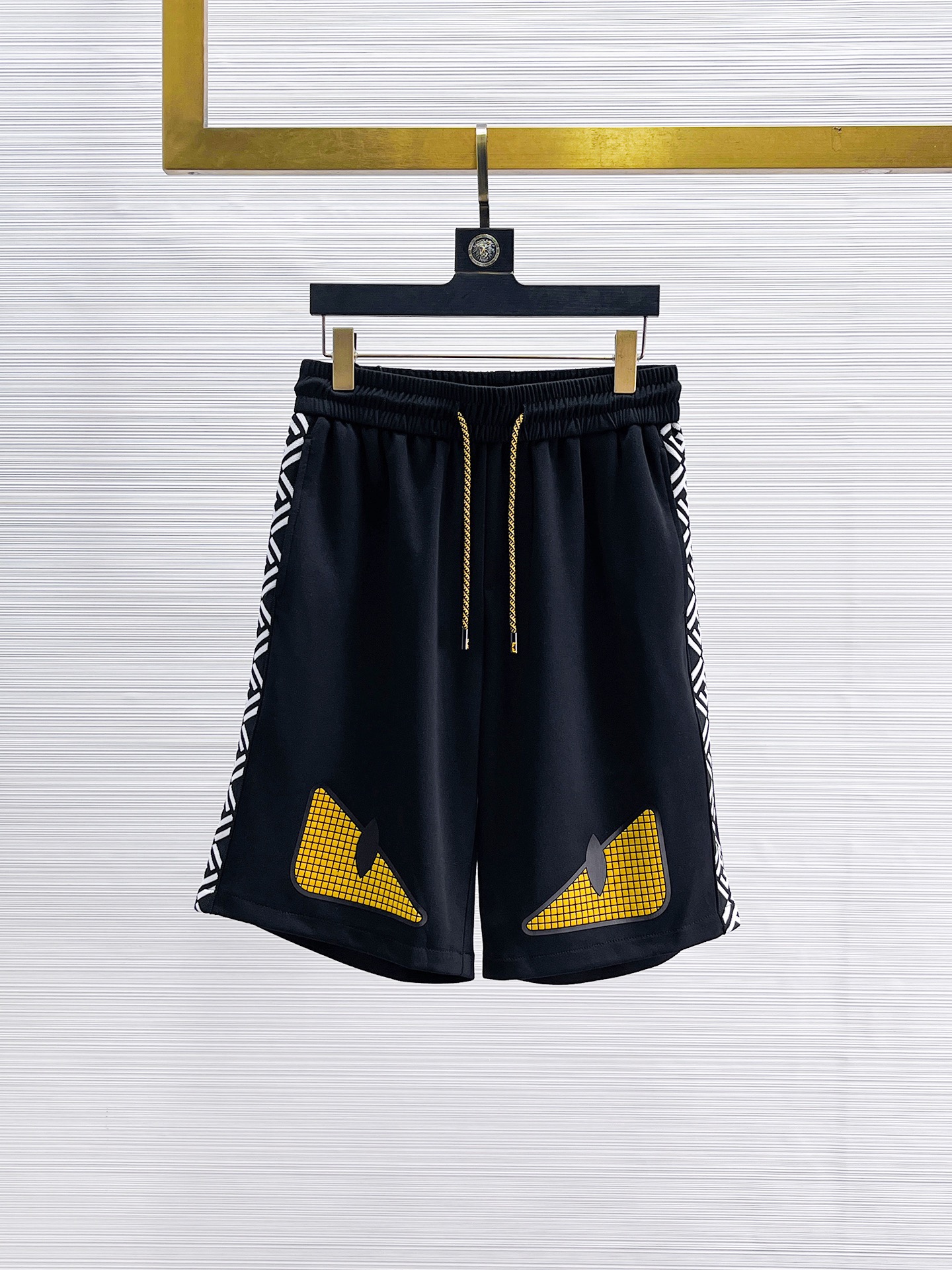 NO:140922,Fendi has complete three standards. New summer casual shorts for men, high-end customized fabric breathable fabric, extremely breathable, elastic and comfortable, impeccable details, top-level auxiliary materials, original logo design concept, delicate and soft feel!  The upper body style is excellent!  Size M-XXXL order to report height and weight, fendi, shorts, alexander wang19860909芬迪 三标齐全 夏季新款男士休闲短裤,高级定制面料透气面料 透气弹力舒适度极高,细节无可挑剔,顶级辅料配备,原版logo设计理念,手感细腻柔软！上身版型超赞！尺码M-XXXL下单报身高体重,,fendi,shorts,alexander wang,Men's clothing