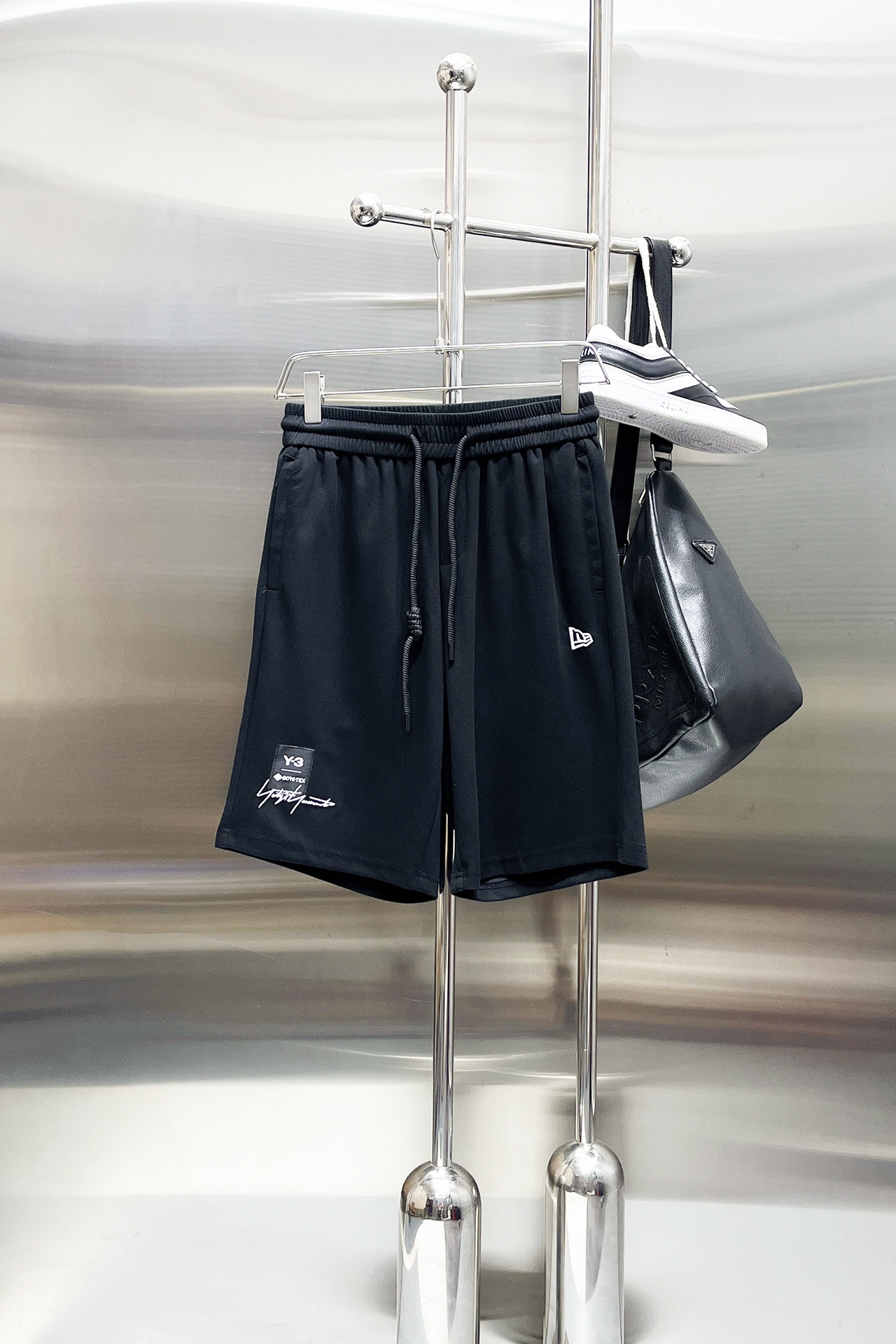 NO:775025,Y3 complete three standards 2026 new summer men's casual shorts, advanced custom-made breathable fabrics, extremely breathable, elastic and comfortable, impeccable details, top-grade accessories, original logo design concept, delicate and soft feel!  The upper body fit is awesome!  Sizes M-XXXL, please state your height and weight when ordering,,shorts,19860909Y3 三标齐全 2026夏季新款男士休闲短裤,高级定制面料透气面料 透气弹力舒适度极高,细节无可挑剔,顶级辅料配备,原版logo设计理念,手感细腻柔软！上身版型超赞！尺码M-XXXL下单报身高体重,,shorts,,Men's clothing