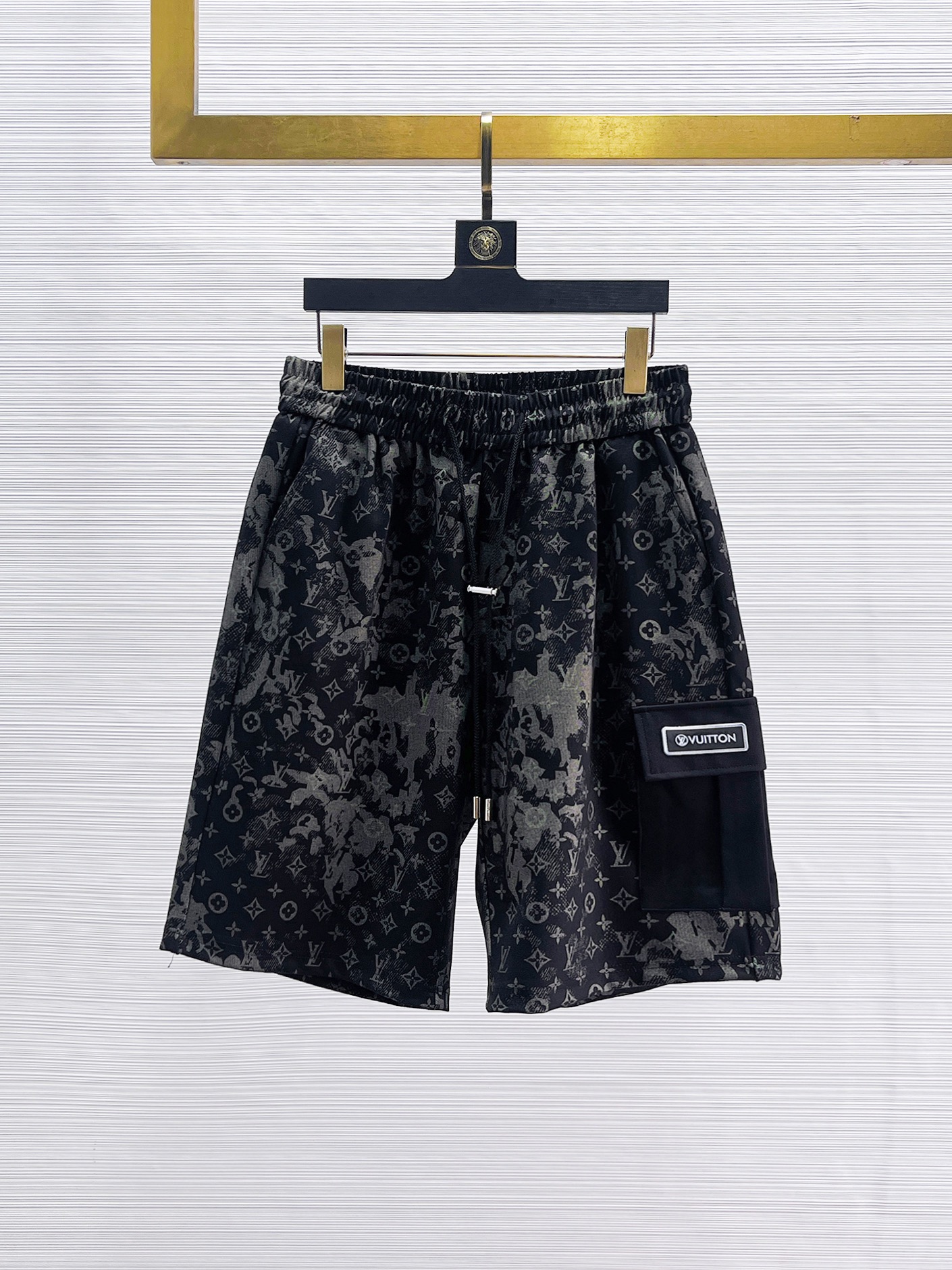 NO:140925,LV has complete three standards. New summer casual shorts for men, high-end custom fabric breathable fabric, extremely breathable, elastic and comfortable, impeccable details, top-level auxiliary materials, original logo design concept, delicate and soft feel!  The upper body style is excellent!  Size M-XXXL order to report height and weight, louis vuitton, shorts, alexander wang19860909LV 三标齐全 夏季新款男士休闲短裤,高级定制面料透气面料 透气弹力舒适度极高,细节无可挑剔,顶级辅料配备,原版logo设计理念,手感细腻柔软！上身版型超赞！尺码M-XXXL下单报身高体重,,louis vuitton,shorts,alexander wang,Men's clothing