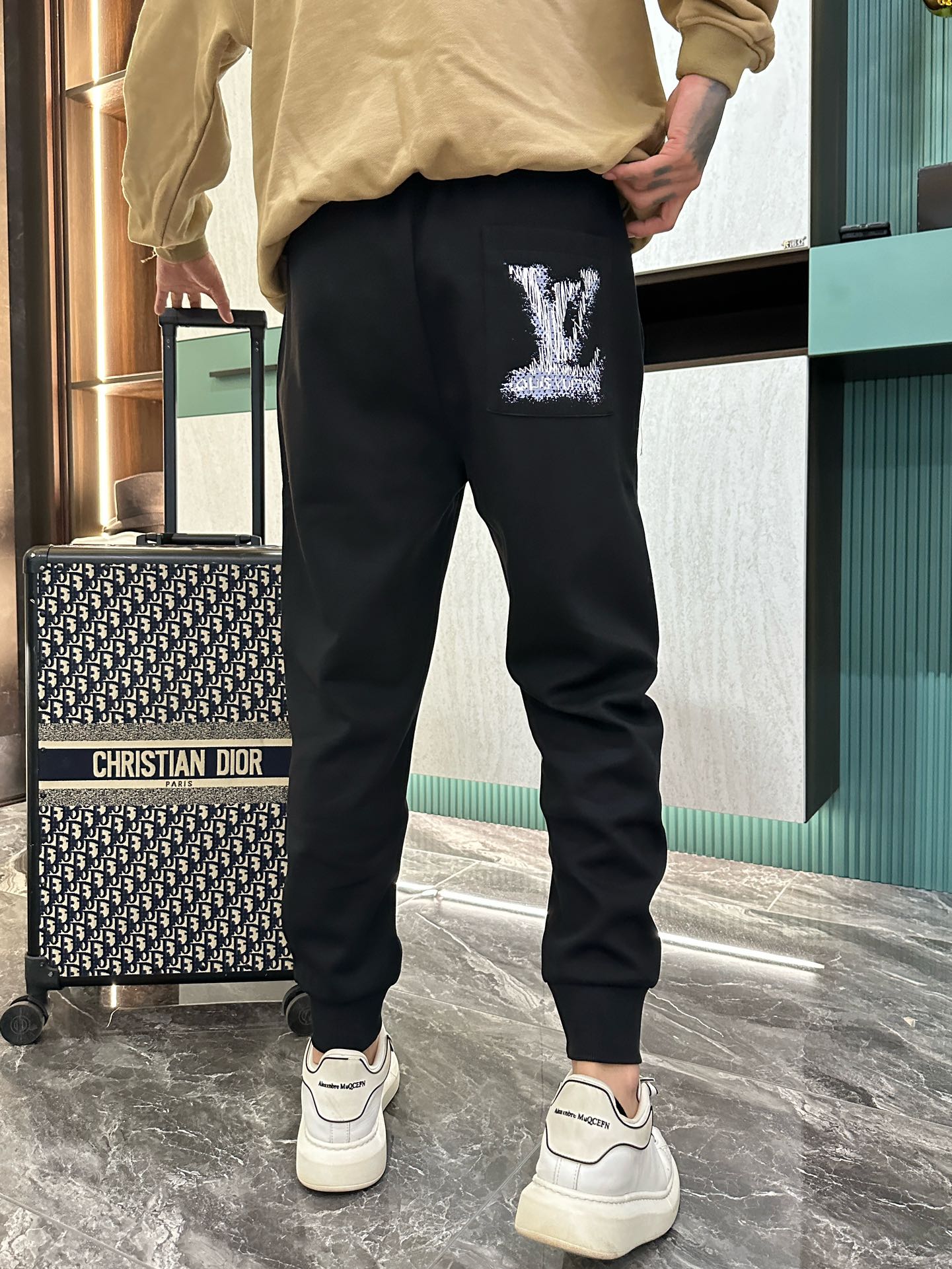 Louis Vuitton 2025 Spring New Men's Black Logo Lounge Pants - Luxury Comfort 5 i1725711113 2707 4