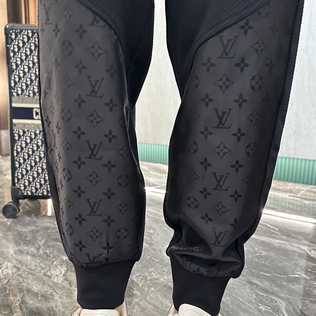 Louis Vuitton Men's 2025 Spring Collection Logo Print Casual Pants 9 i1725711367 8710 6