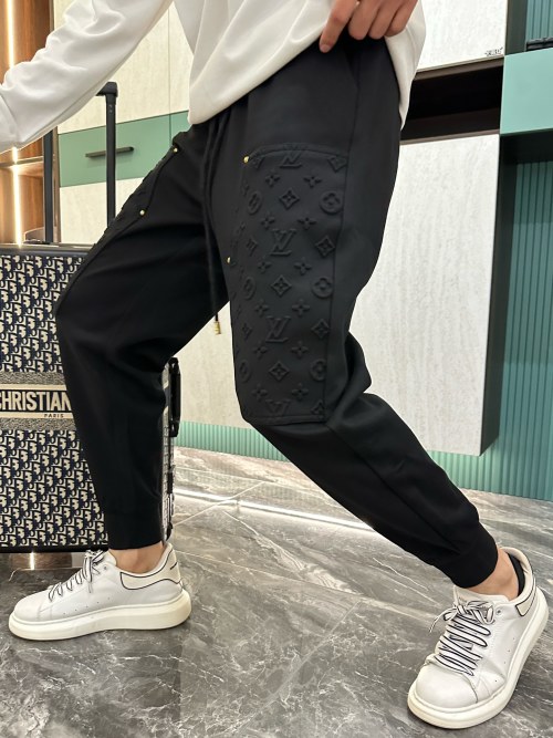 Louis Vuitton 2025 Spring Black Logo Print Casual Pants Comfortable 1 Louis Vuitton 2025 Spring Black Logo Print Casual Pants Comfortable