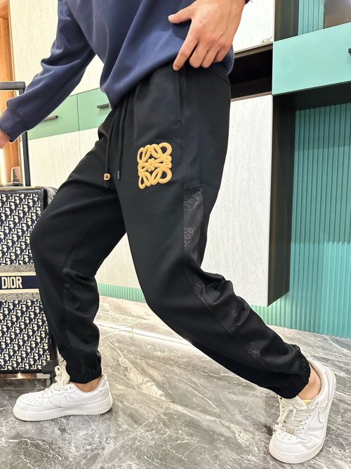 Loewe بنطال رياضي أسود بشعار العلامة التجارية، تصميم مريح وجودة عالية 1 Loewe بنطال رياضي أسود بشعار العلامة التجارية، تصميم مريح وجودة عالية
