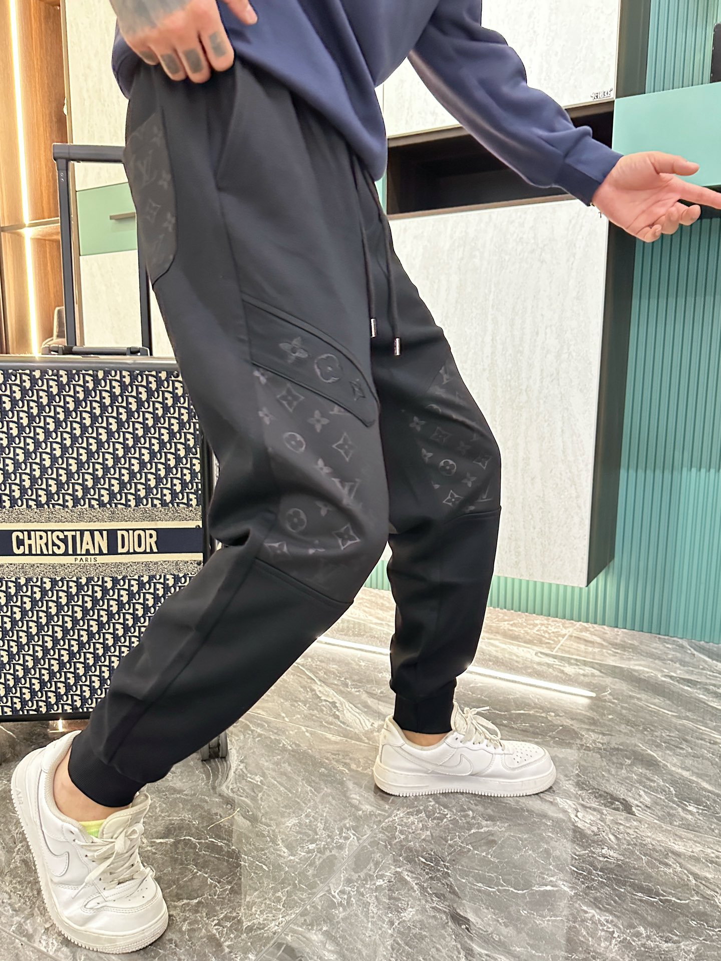 Louis Vuitton Men's 2025 Spring Collection Logo Print Casual Pants 4 i1727522424 1622 7