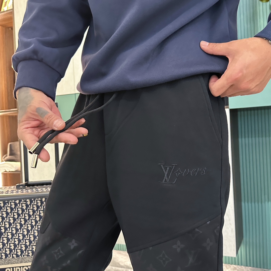 Louis Vuitton Men's 2025 Spring Collection Logo Print Casual Pants 7 i1727522424 6447 8