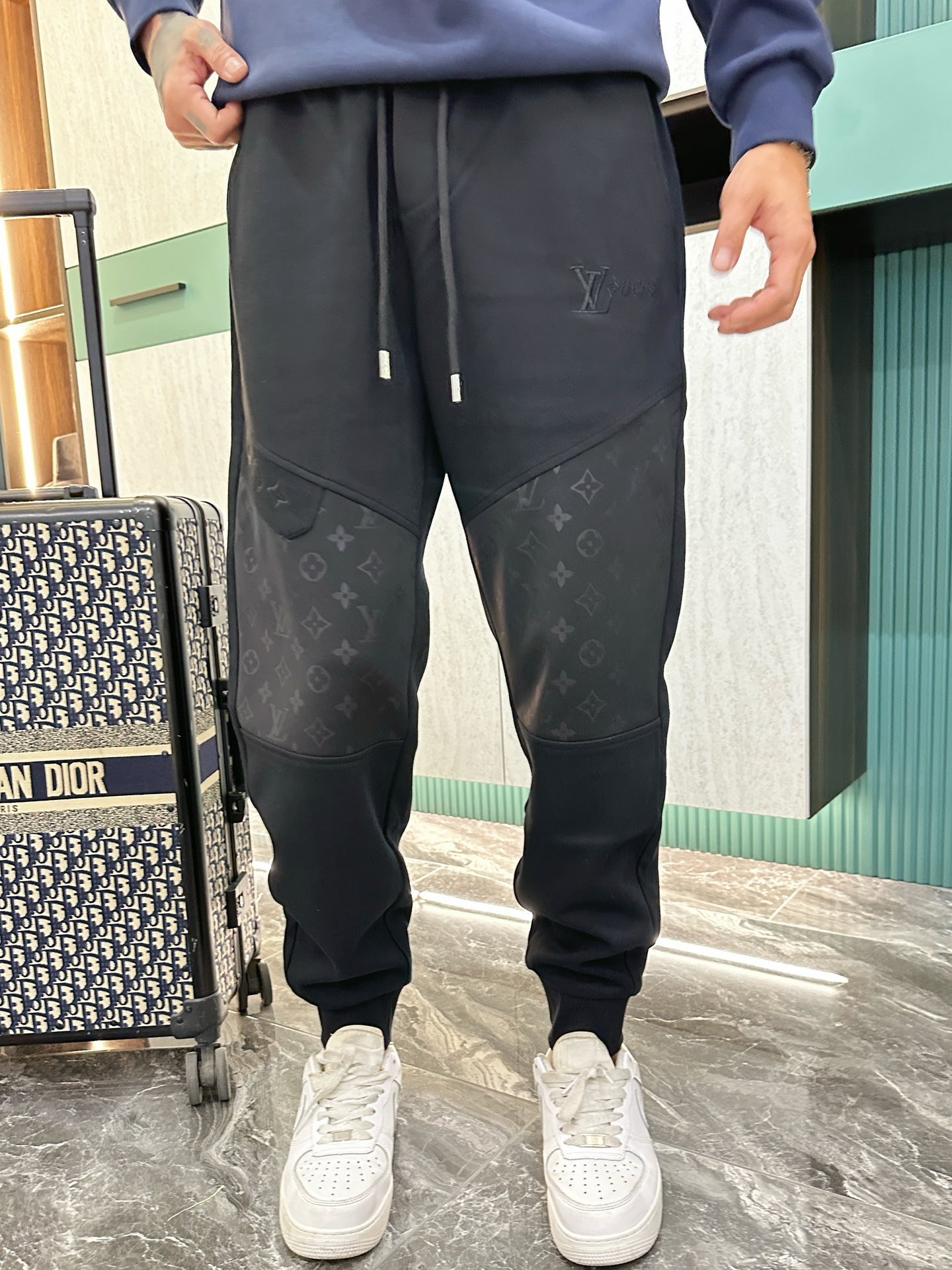 Louis Vuitton Men's 2025 Spring Collection Logo Print Casual Pants 3 i1727522424 6524 2