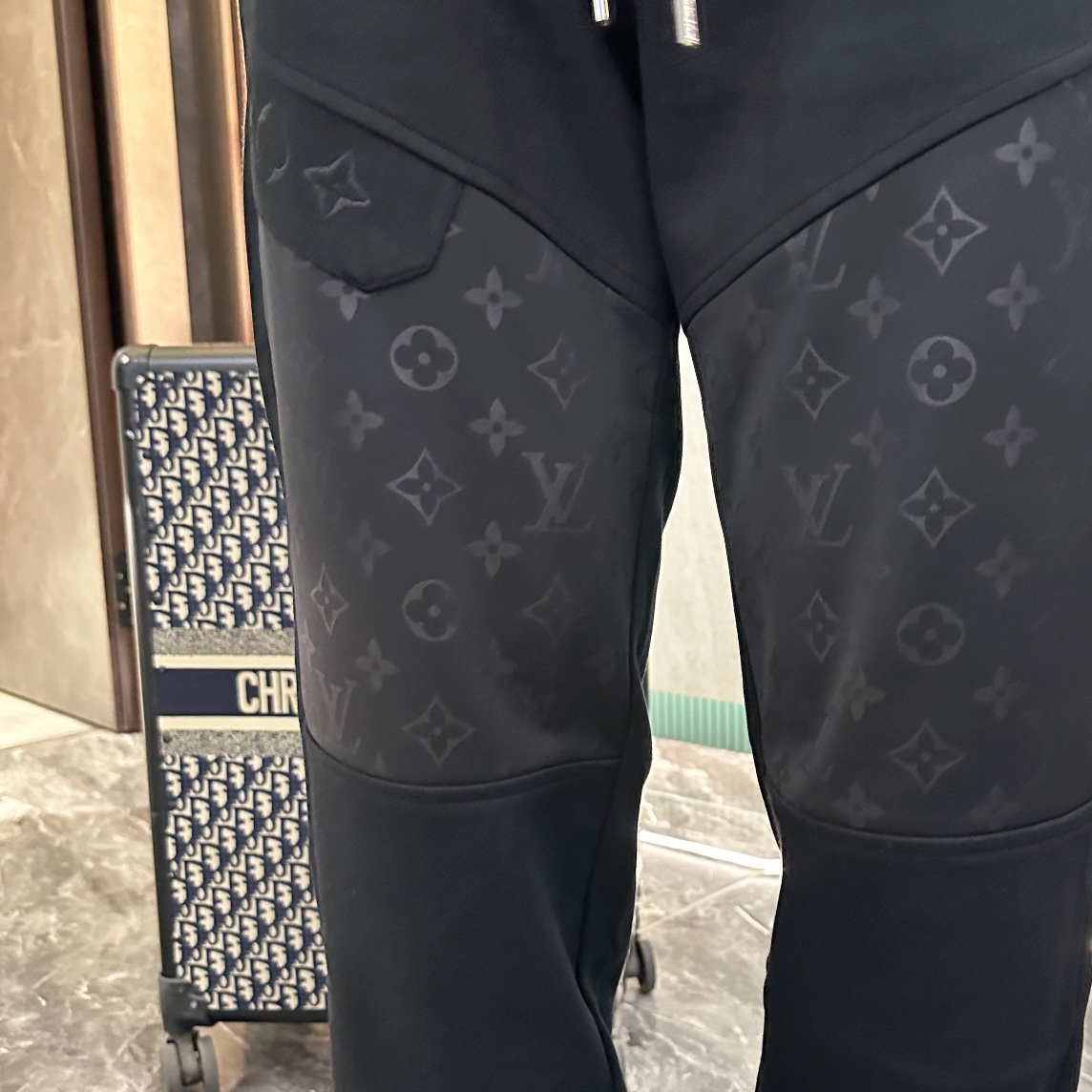 Louis Vuitton Men's 2025 Spring Collection Logo Print Casual Pants 9 i1727522424 6734 0
