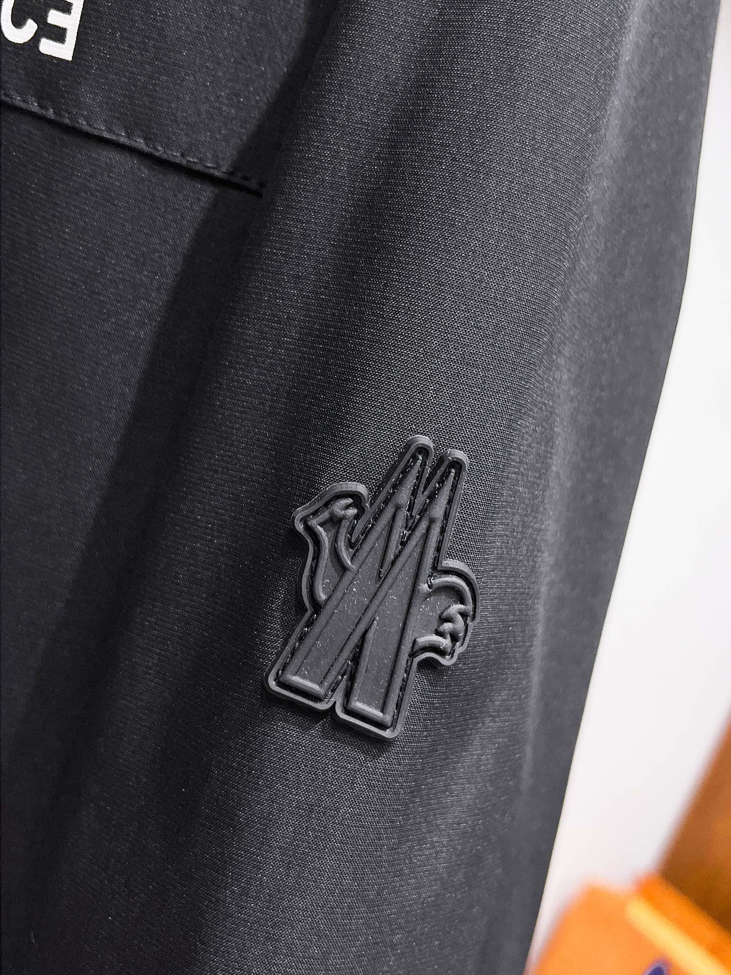 מעיל מקורי חדש לגברים Moncler עם כובע 6 i1727607224 9197 8