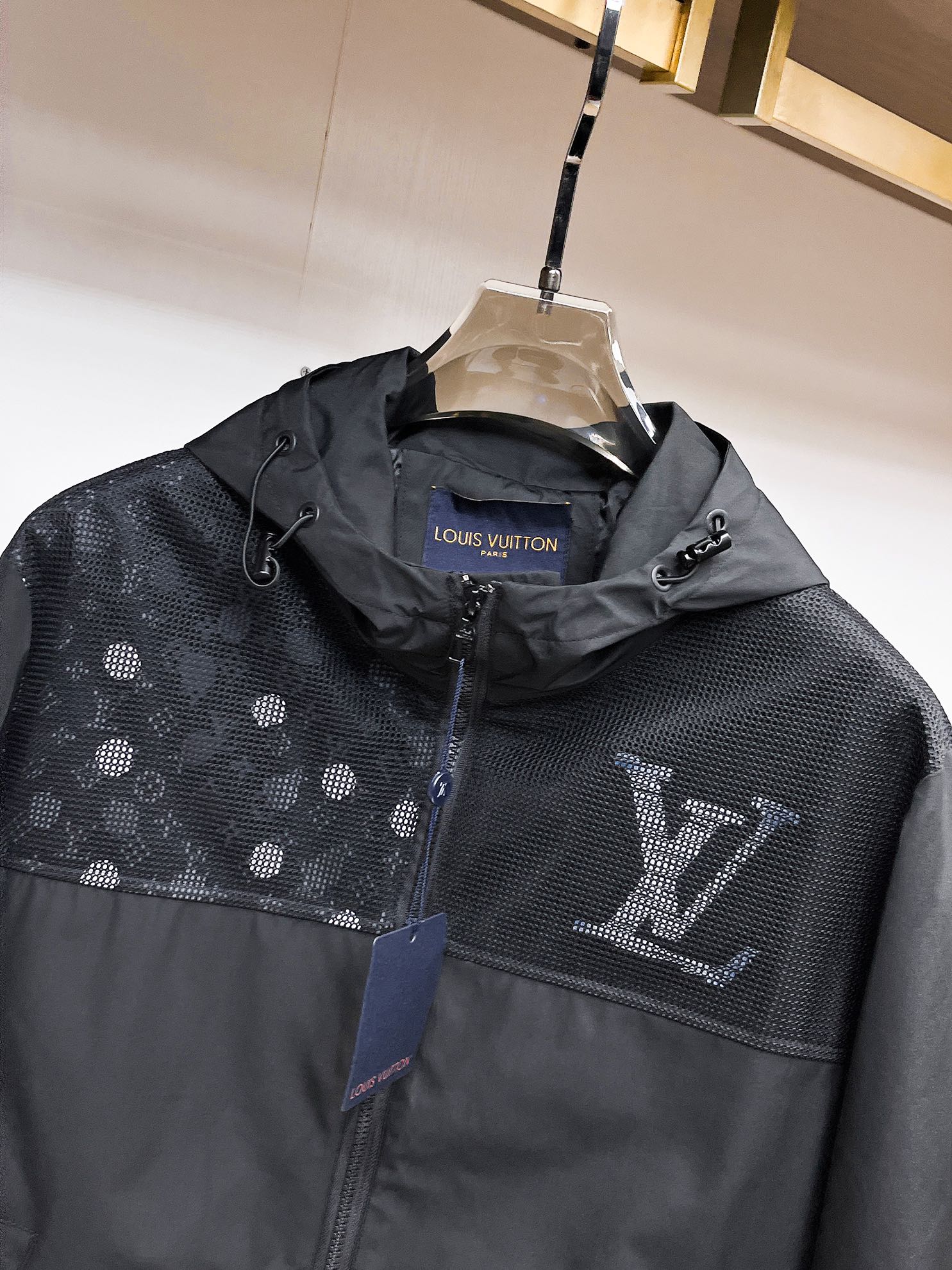 Louis Vuitton 2025SS Men's Jacket - Original Design, Premium Quality 4 i1727607866 9867 2