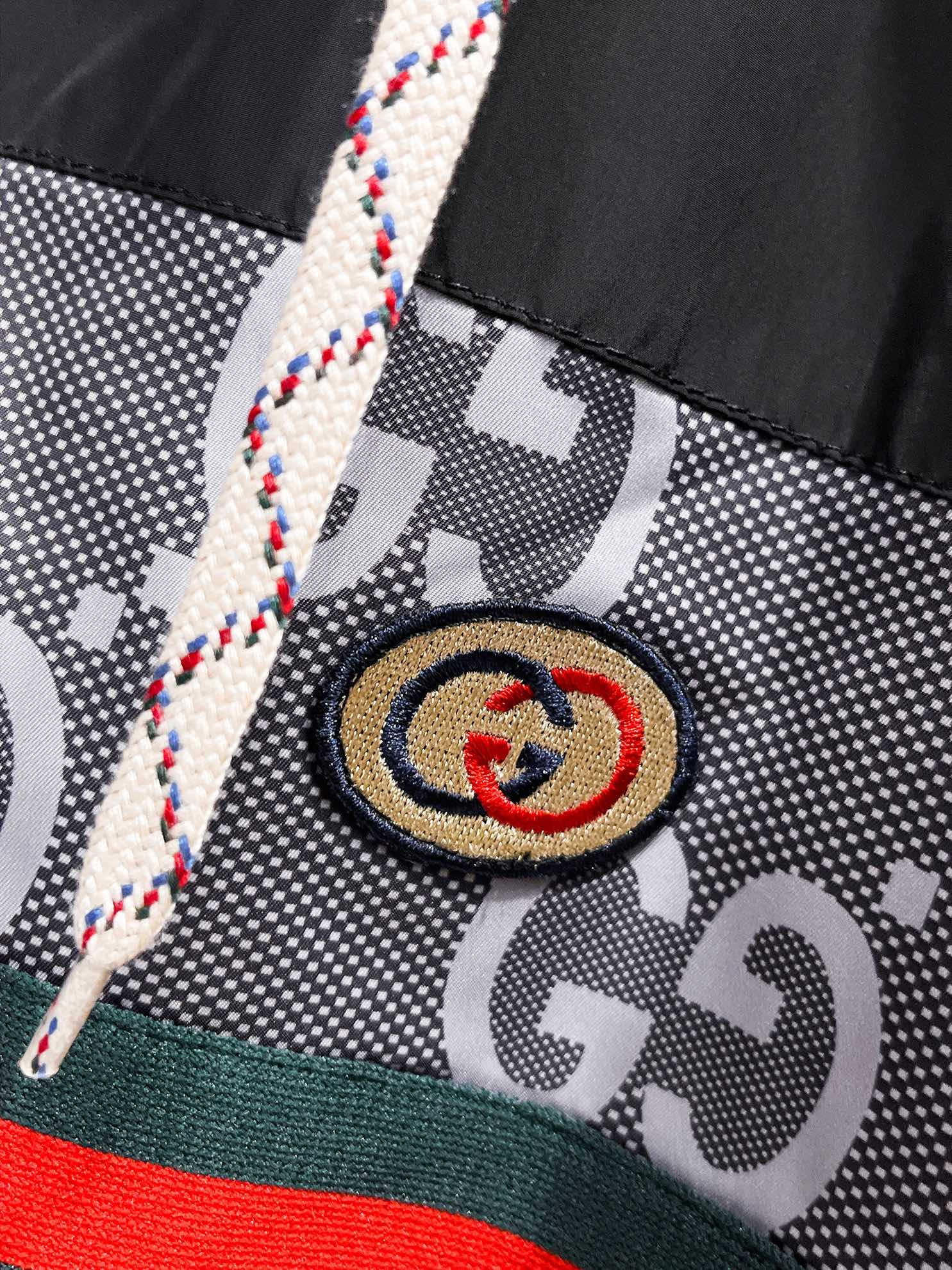 Gucci 2025SS Men's Jacket - High-End, Comfortable, and Stylish Outerwear 5 i1727608089 390 7