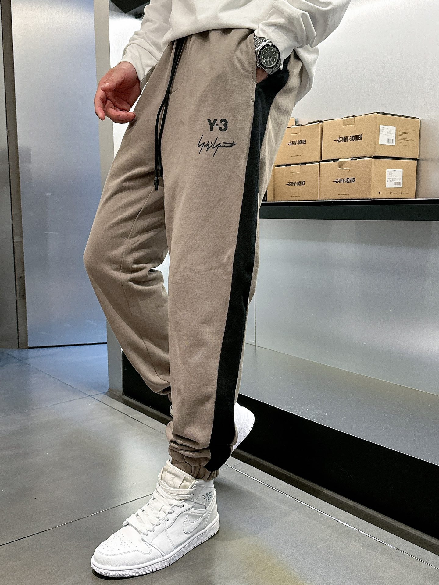 Introducing 2025 Classic Logo Leisure Pants: Custom Fabrics, Great Comfort, High Visibility. Sizes M-3XL. - 图片 5