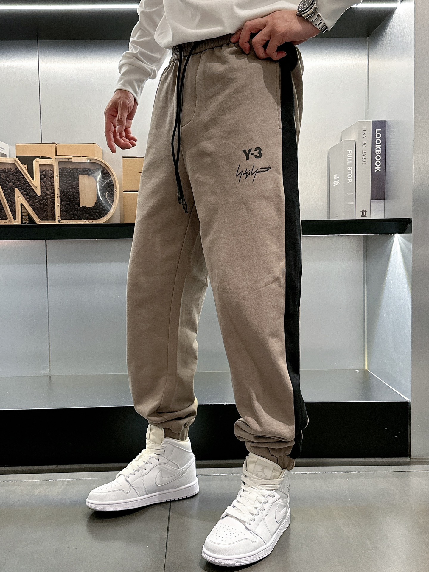 Introducing 2025 Classic Logo Leisure Pants: Custom Fabrics, Great Comfort, High Visibility. Sizes M-3XL. - 图片 7