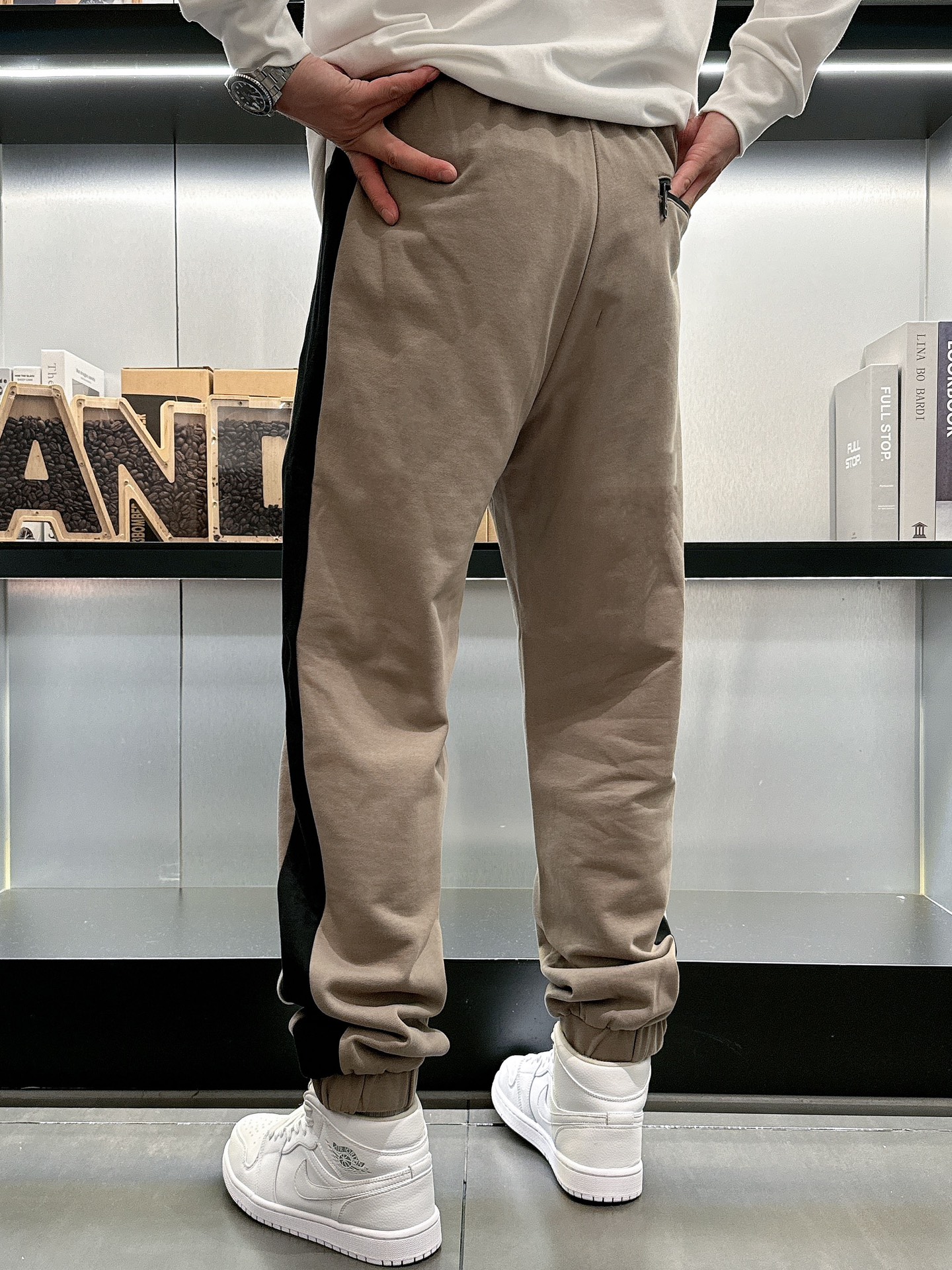 Introducing 2025 Classic Logo Leisure Pants: Custom Fabrics, Great Comfort, High Visibility. Sizes M-3XL. - 图片 9