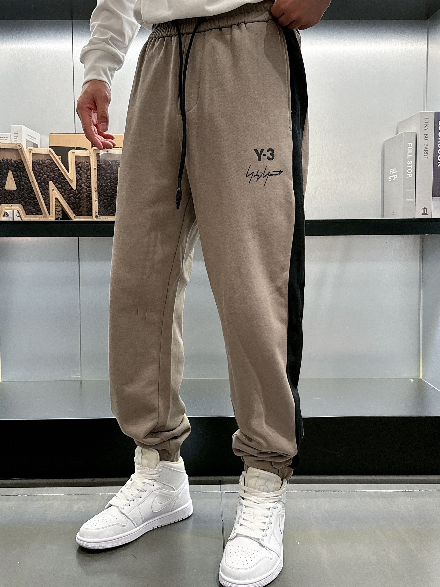 Introducing 2025 Classic Logo Leisure Pants: Custom Fabrics, Great Comfort, High Visibility. Sizes M-3XL. - 图片 6