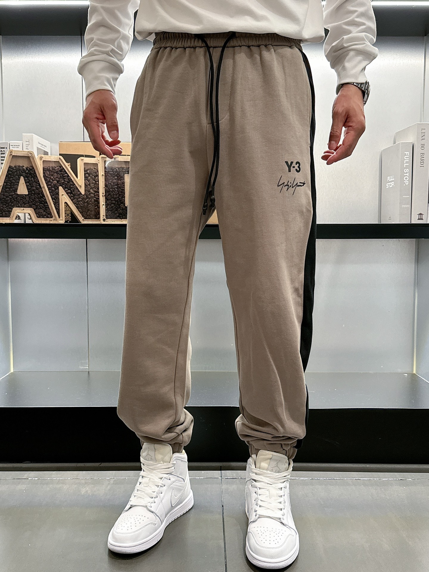 Introducing 2025 Classic Logo Leisure Pants: Custom Fabrics, Great Comfort, High Visibility. Sizes M-3XL. - 图片 2