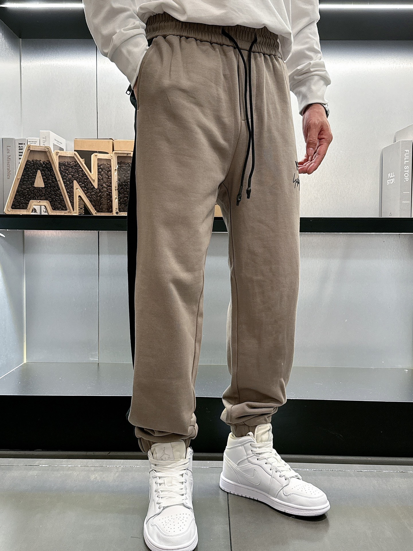 Introducing 2025 Classic Logo Leisure Pants: Custom Fabrics, Great Comfort, High Visibility. Sizes M-3XL. - 图片 8