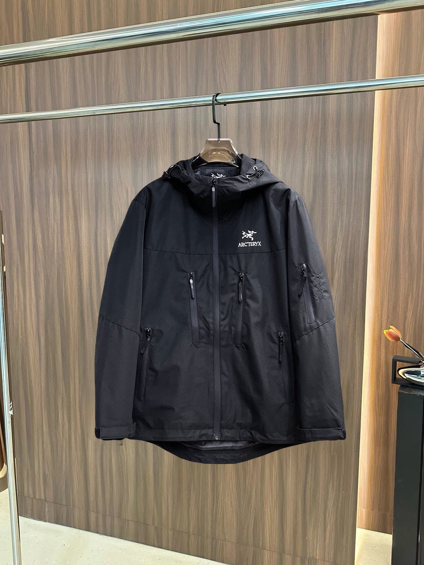 NO:126072,Archaeopteryx, the same style on the official website, complete three standards, and is available in advance. The new men's jacket for autumn and winter, with double-sided original single three standards, high-end version. Customized fabric for counter, breathable and comfortable, impeccable details, brand element design concept, reflecting high quality. The feel is delicate and soft, presents casual cut, and the upper body style is superb. Number of sizes M~3XL,,arc'teryx,jackets & coats,jackets & coats,alexander wang19860909始祖鸟 官网同款,三标齐全,提前发售 ss秋冬新款男士夹克外套,双面穿原单三标齐全高端版本 专柜定制面料 透气舒适度高,细节无可挑剔,品牌元素设计理念,体现高品质.手感细腻柔软 呈现休闲裁剪,上身版型超赞 码数M～3XL,,arc'teryx,jackets & coats,jackets & coats,alexander wang,Men's clothing