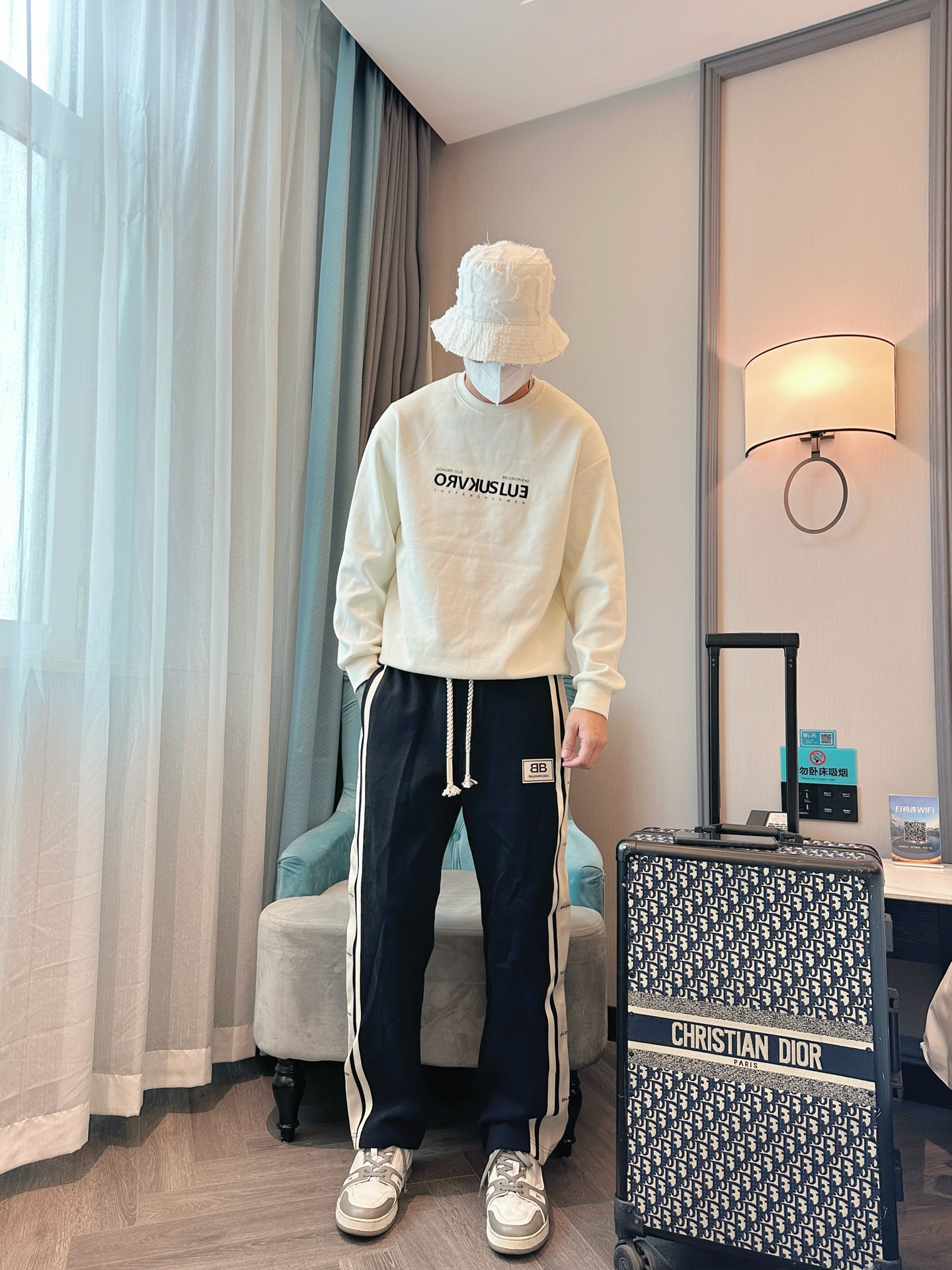 🌹P210  巴黎世家  🆕2025秋冬新款休闲裤！官网同步发售。品牌经典LOGO休闲裤 ，定制面料，舒适度极好，手触感强烈。辨识度极高，完美品相工艺。 尺码：M-3XL