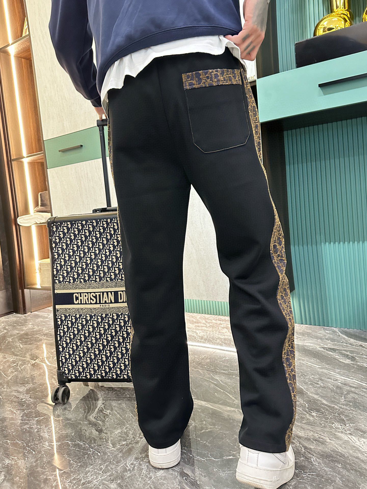 Dior Men's Spring 2025 Logo Track Pants, Comfortable Custom Fabric, M-3XL 5 i1733043133 6994 2