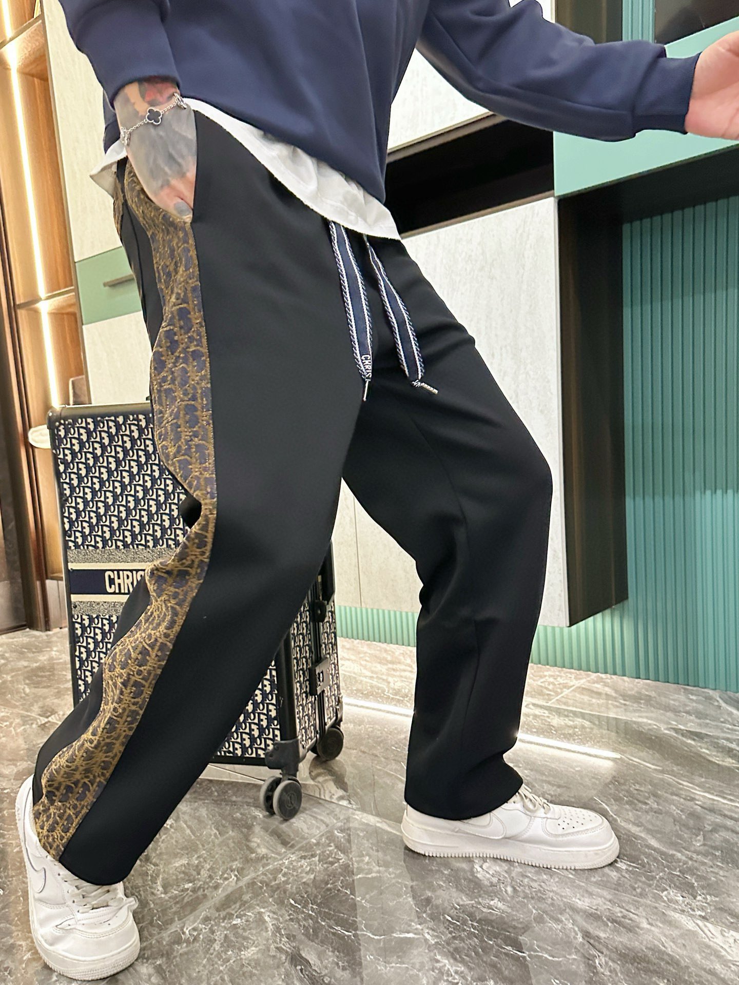 Dior Men's Spring 2025 Logo Track Pants, Comfortable Custom Fabric, M-3XL 4 i1733043133 9343 5