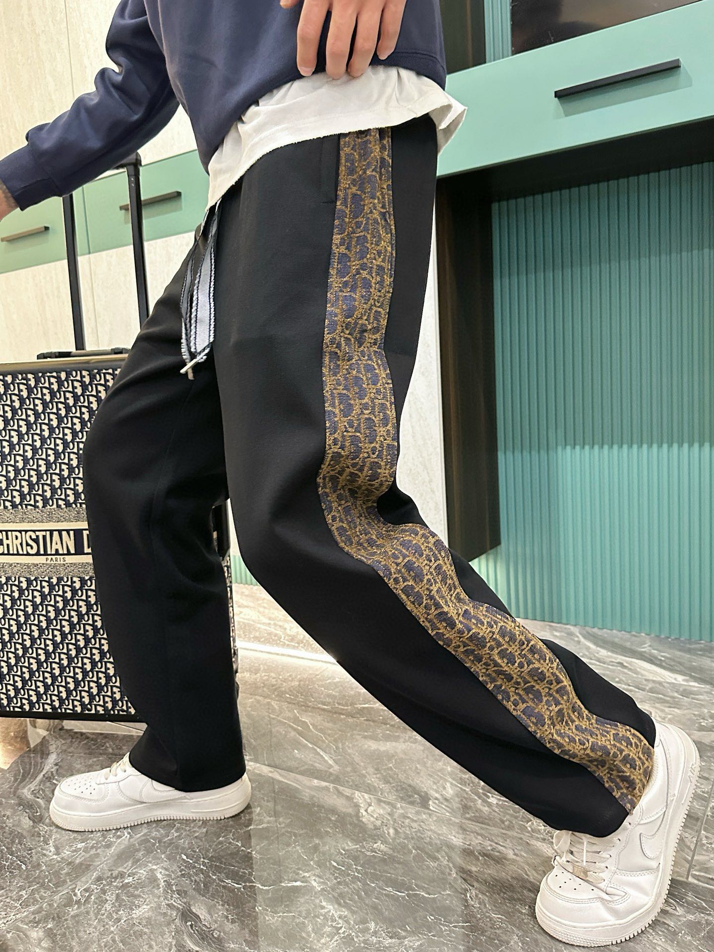 Dior Men's Spring 2025 Logo Track Pants, Comfortable Custom Fabric, M-3XL