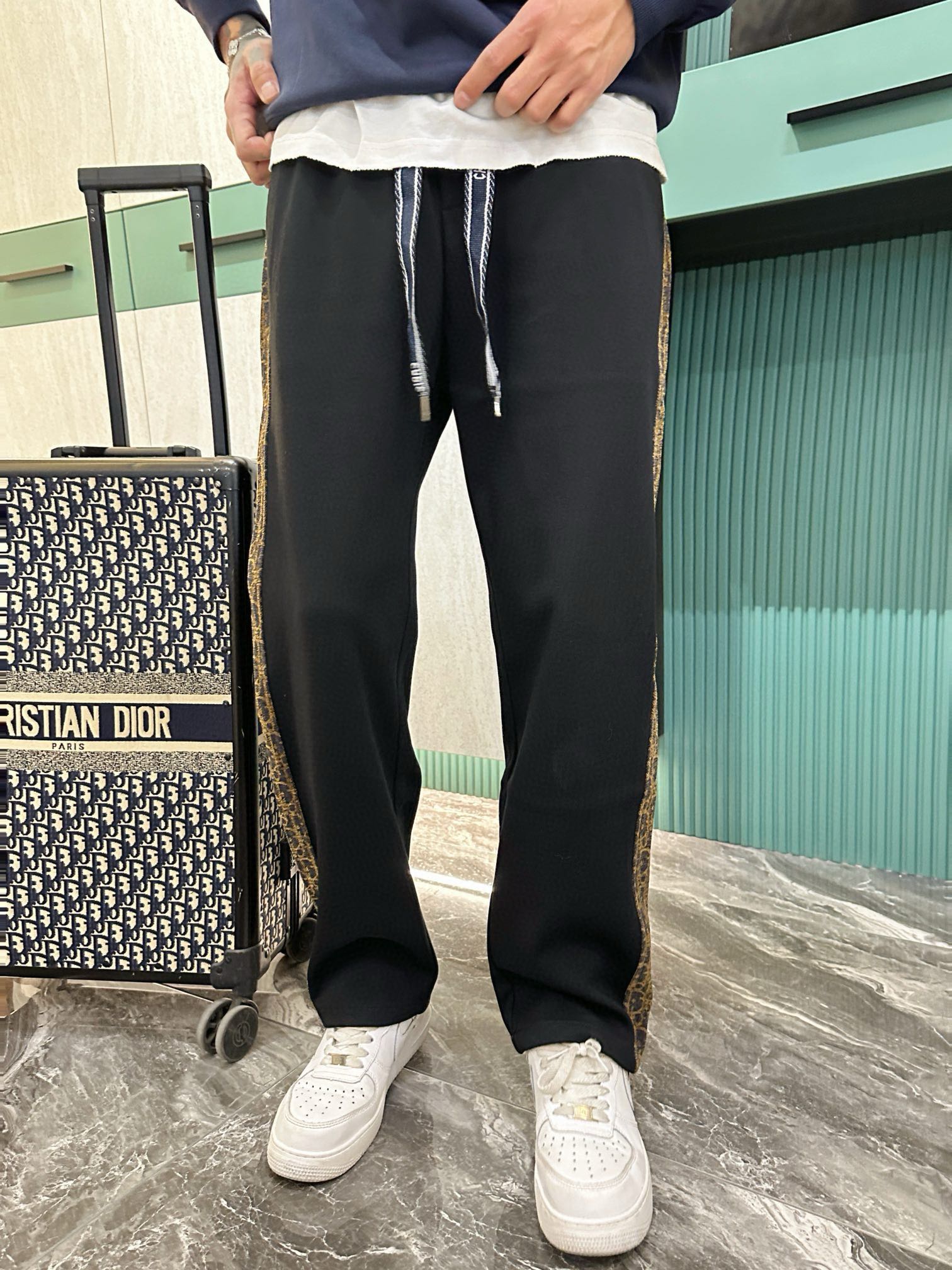 Dior Men's Spring 2025 Logo Track Pants, Comfortable Custom Fabric, M-3XL 3 i1733043134 7893 7