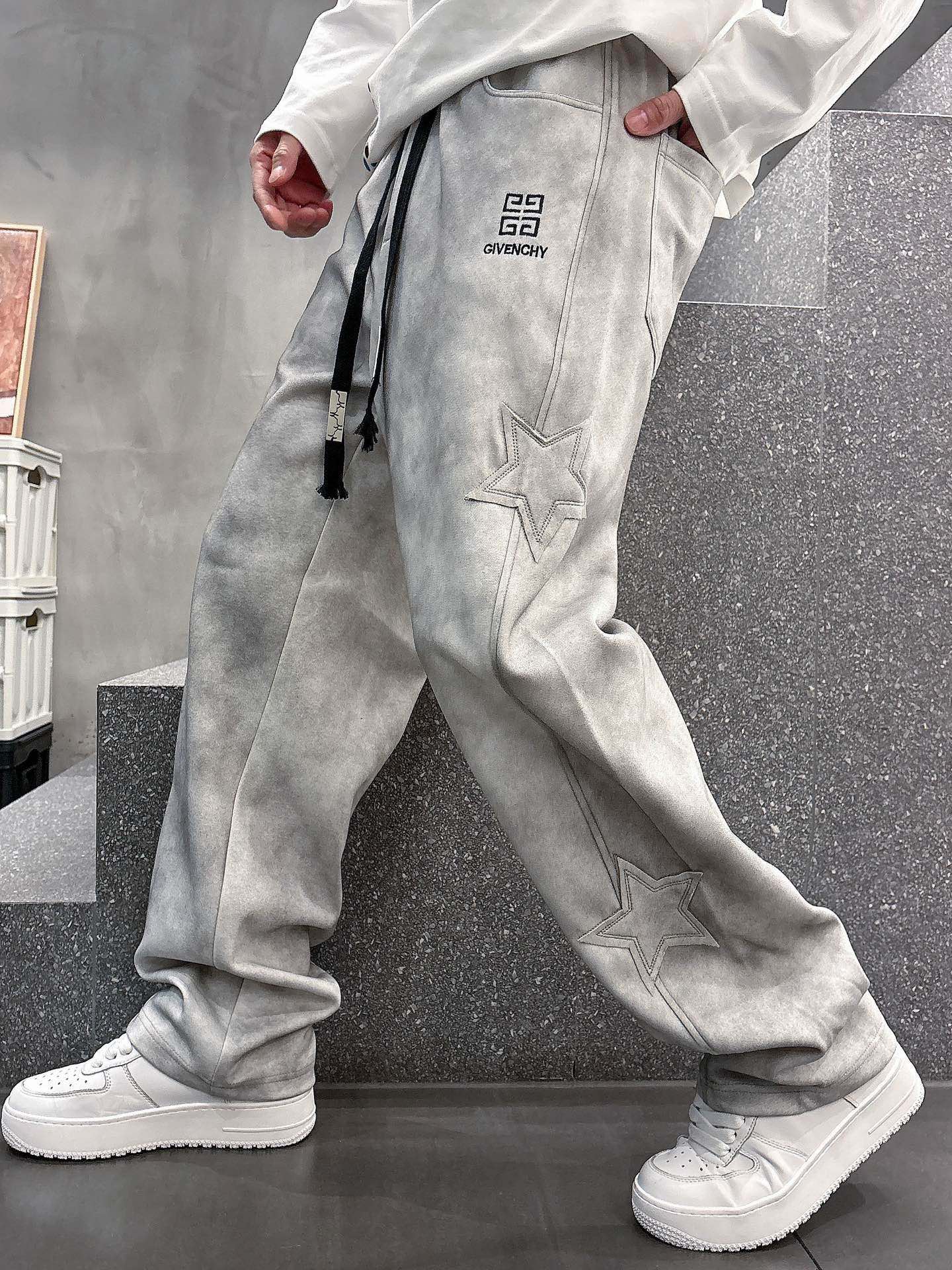 “2025 Spring New Leisure Pants with Classic Logo, Custom Fabrics, and Great Comforts” - 图片 1