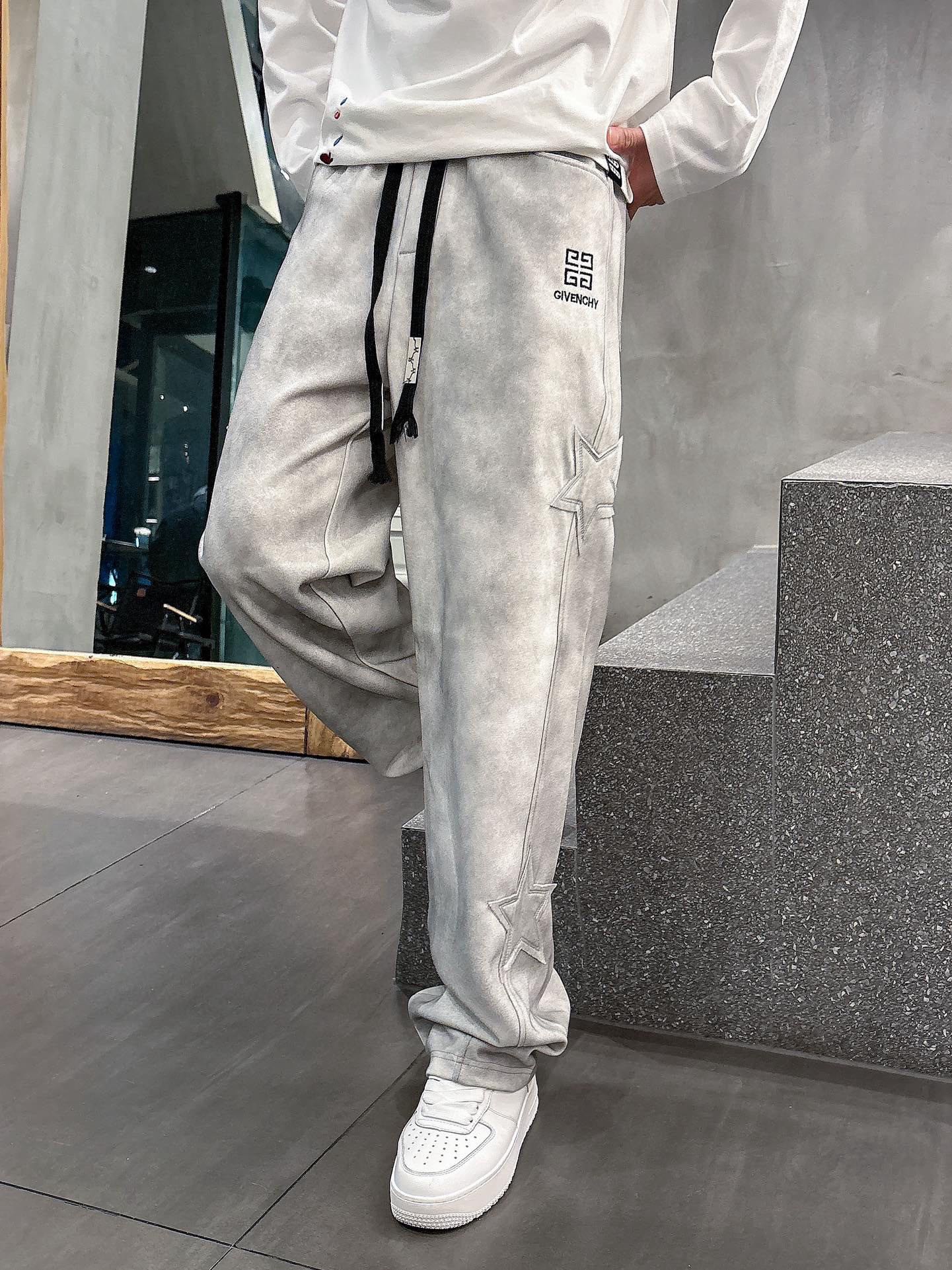 “2025 Spring New Leisure Pants with Classic Logo, Custom Fabrics, and Great Comforts” - 图片 6