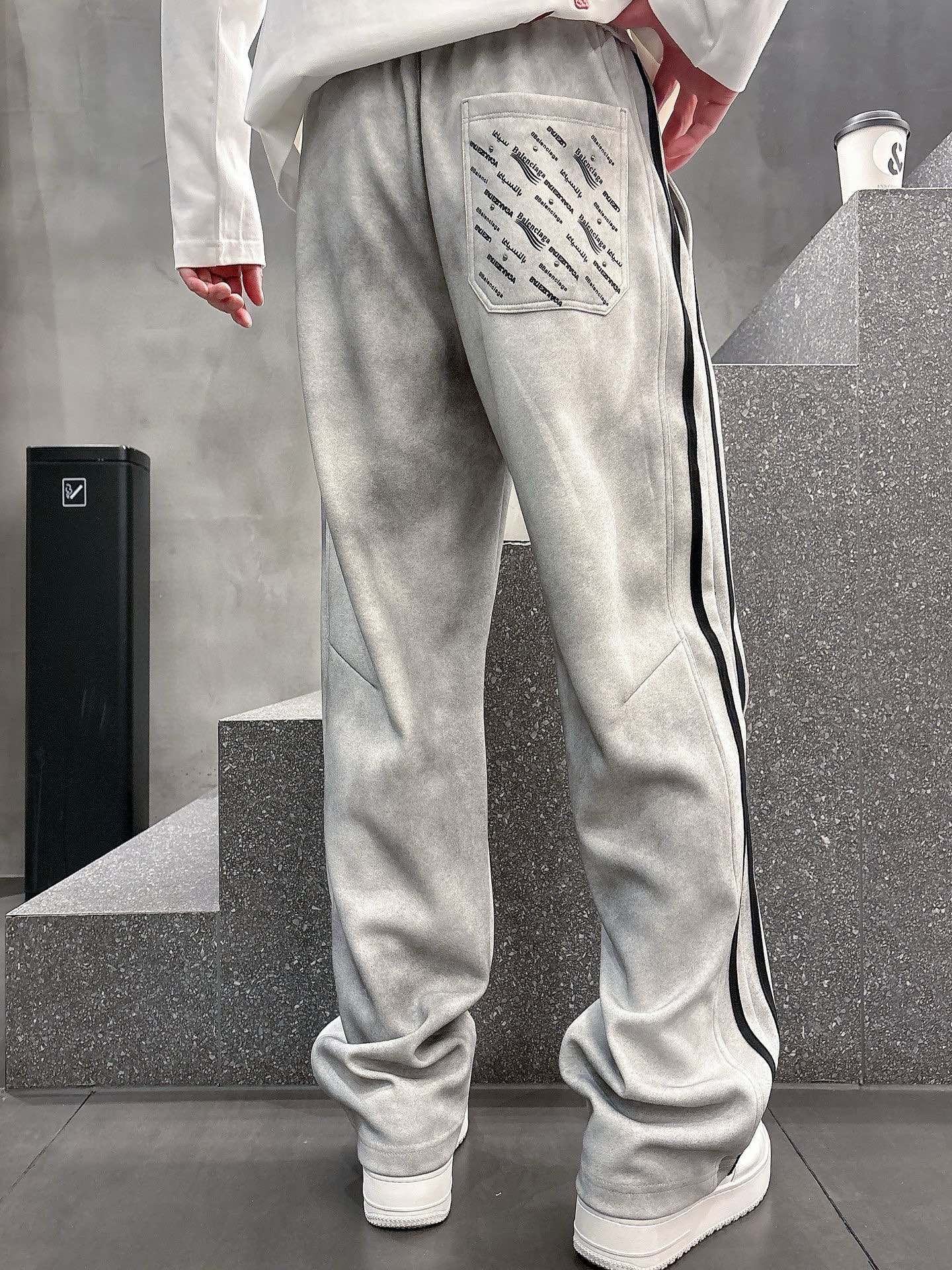 Paris Family Internet Presence: Classic Logo Leisure Pants, Custom Fabrics, Great Comfort, Visibility - 图片 4