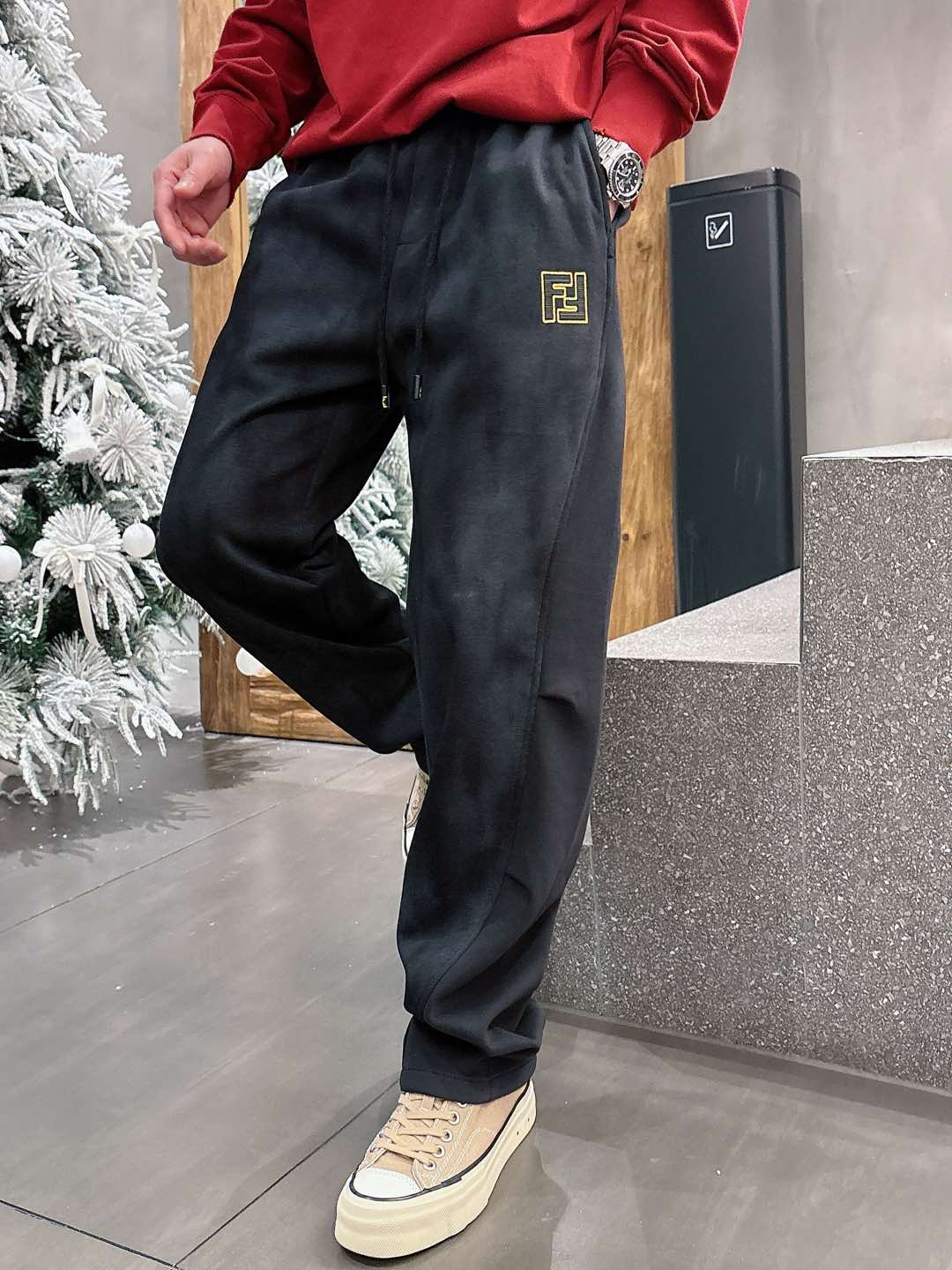 2025 Wendy New Spare Pants: Classic Logo Leisure Pants with Custom Fabrics - 图片 5