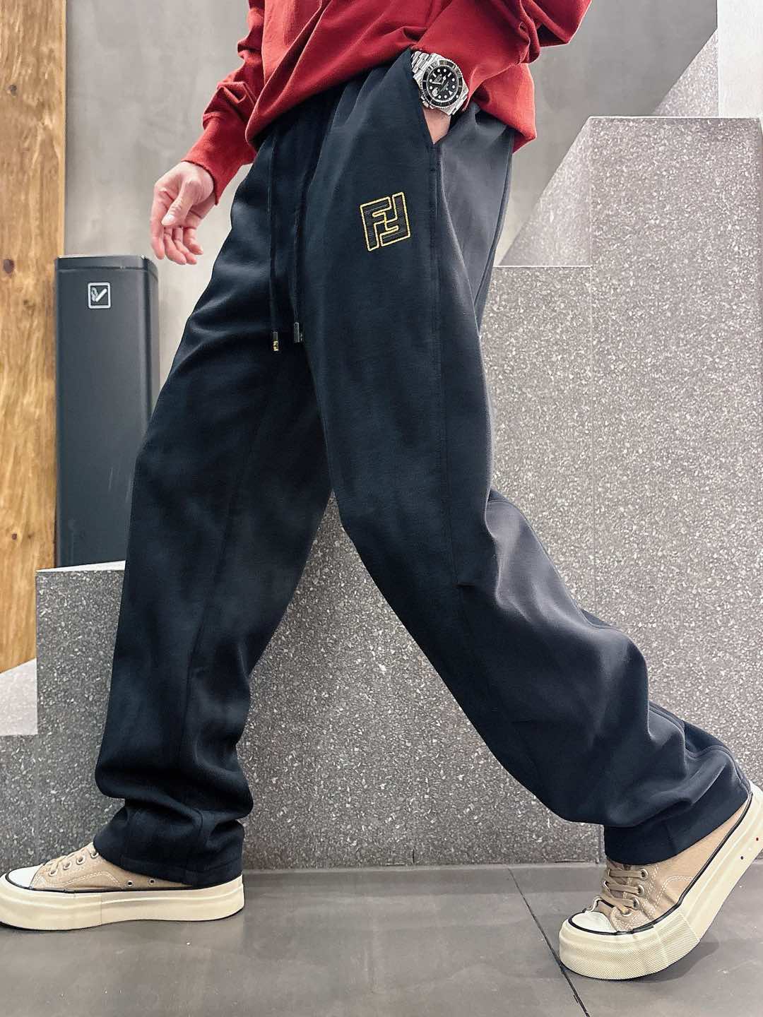2025 Wendy New Spare Pants: Classic Logo Leisure Pants with Custom Fabrics - 图片 1