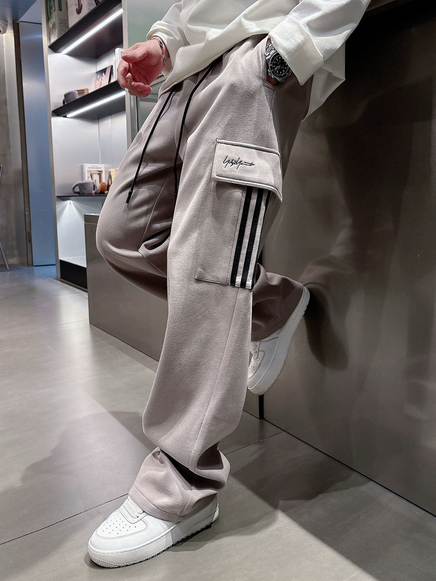 “2025 New Leisure Pants: Classic Logo, Custom Fabrics, Great Comfort. Sizes M-3XL.” - 图片 5