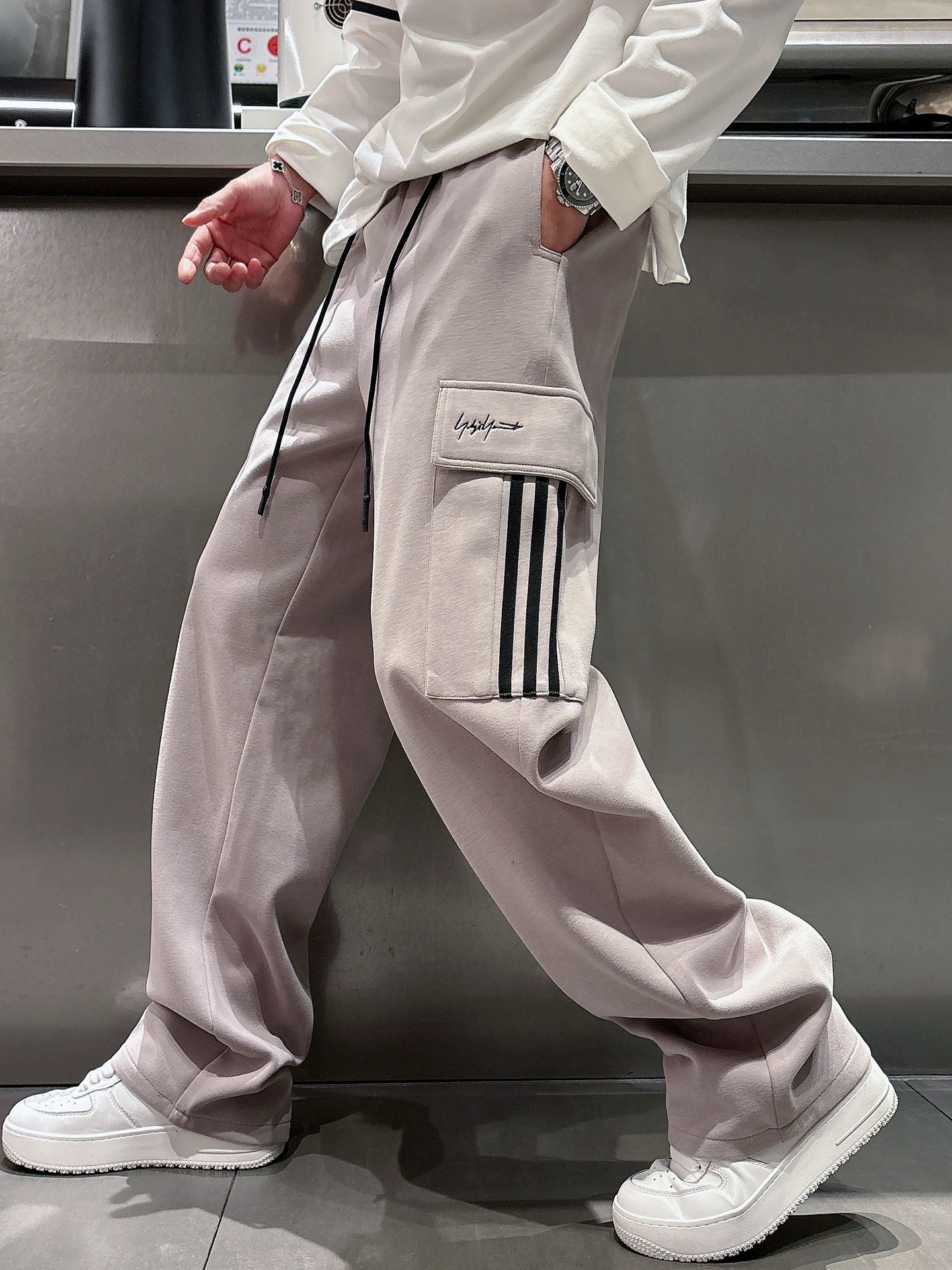 “2025 New Leisure Pants: Classic Logo, Custom Fabrics, Great Comfort. Sizes M-3XL.”