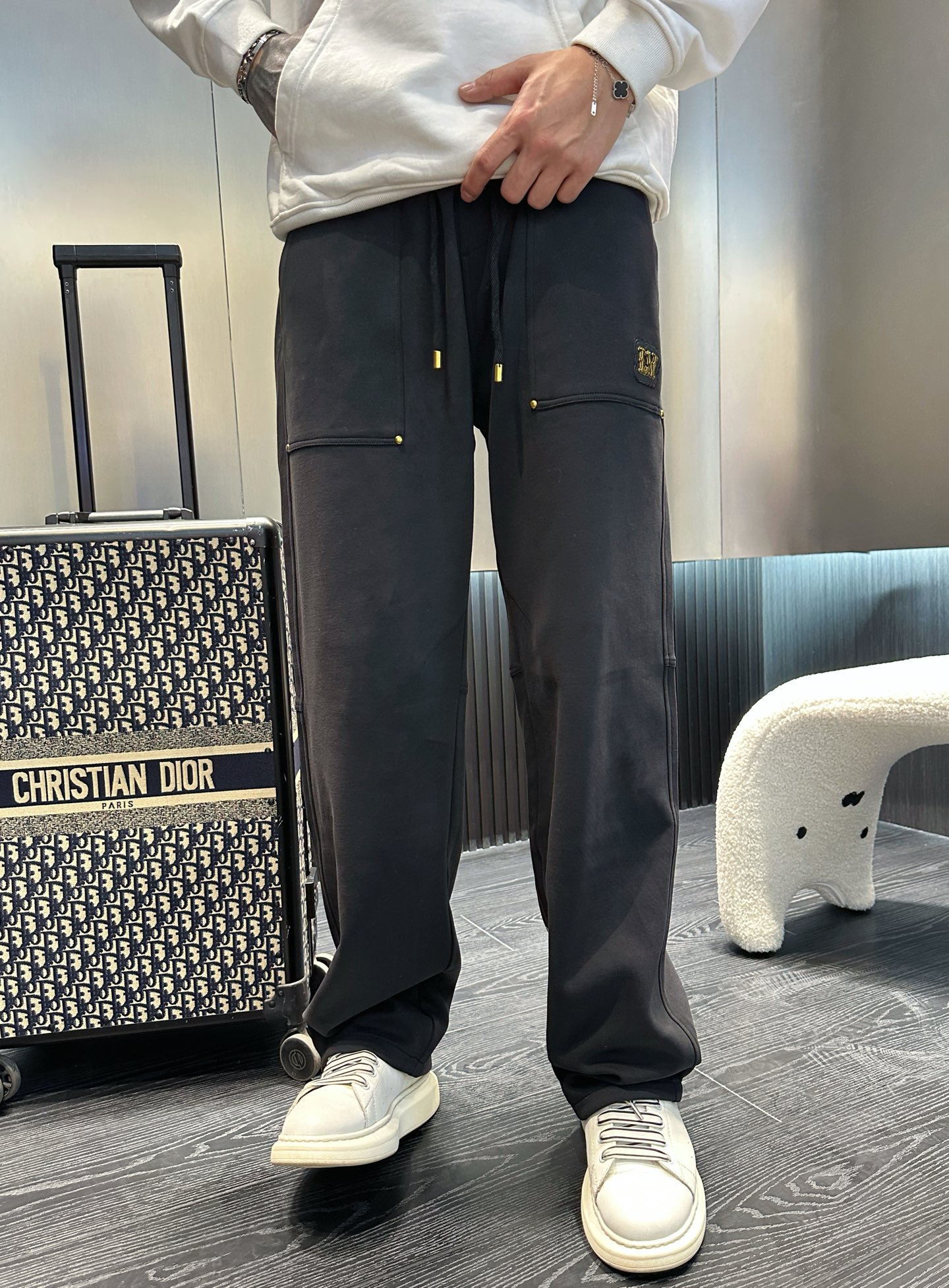 Louis Vuitton Men's 2025 Spring Collection Logo Lounge Pants 3 i1737357747197 4754 0 1