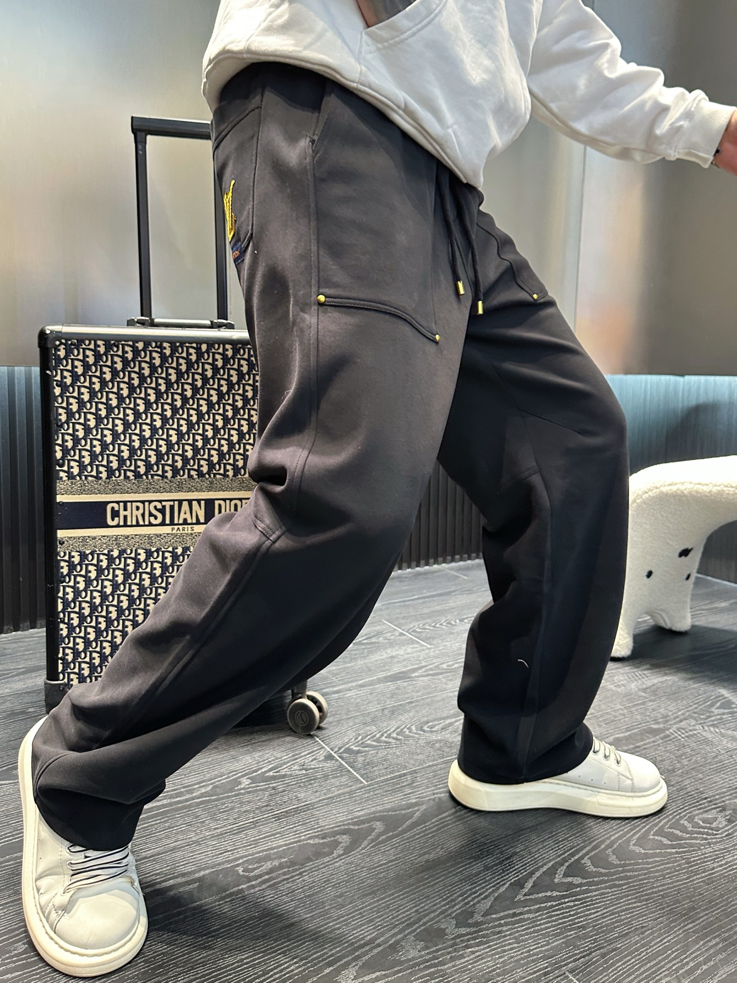 Louis Vuitton Men's 2025 Spring Collection Logo Lounge Pants 4 i1737357747765 1183 0 3