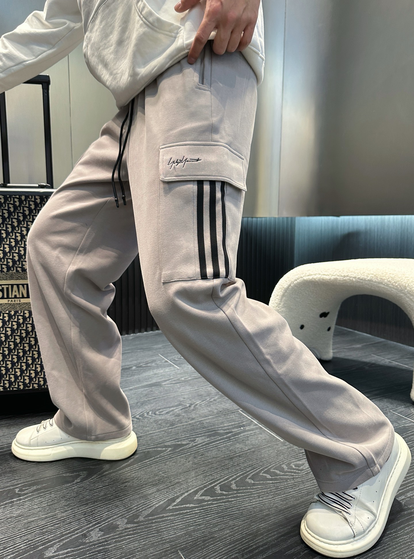 Y-3 Spring 2025 Classic Logo Casual Pants - Supreme Comfort, Iconic Style 4 i1737357767403 6777 0 2