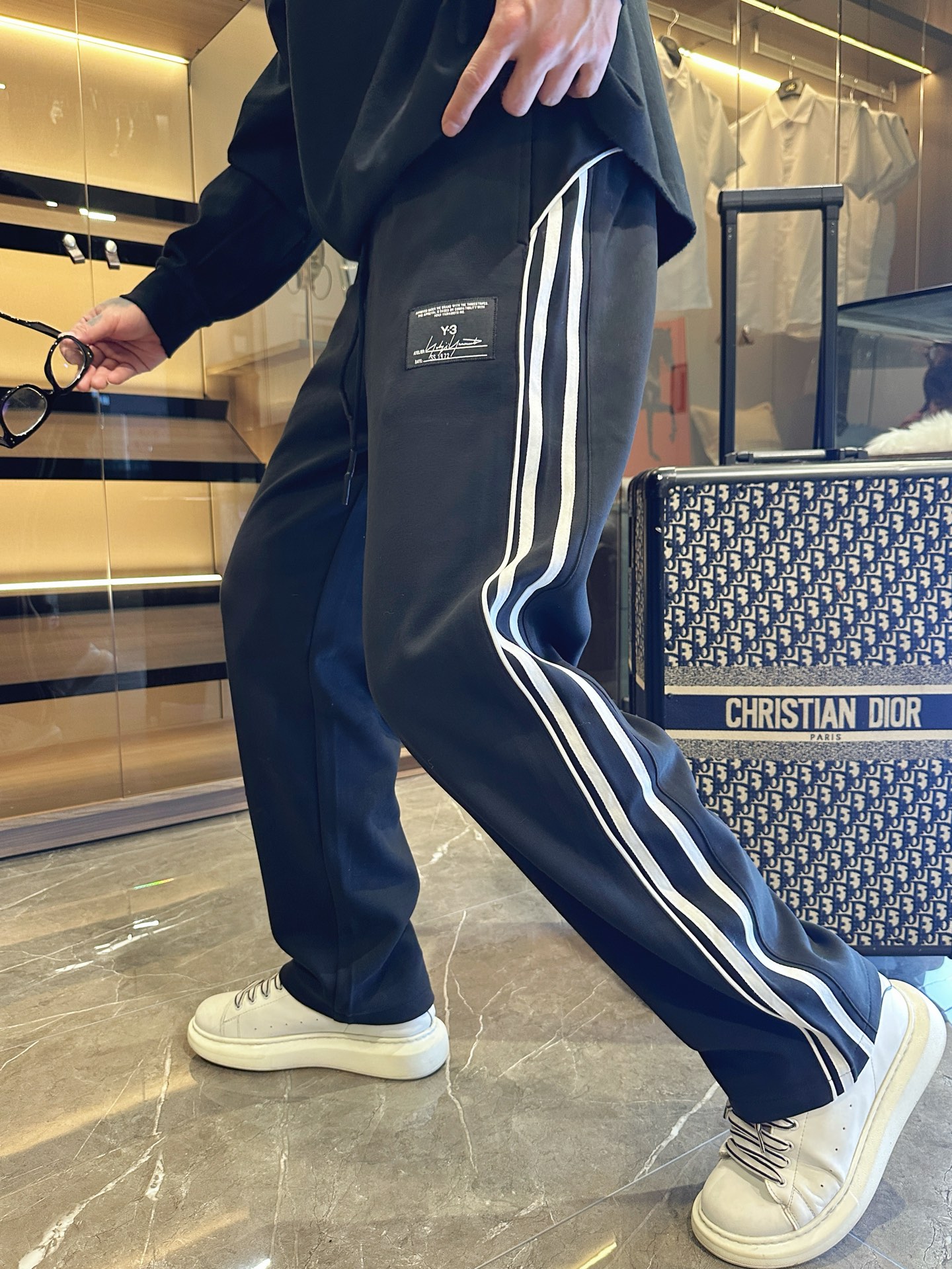 NO:516016,Y3 new spring 2025 casual pants!  The official website is released simultaneously. The brand's classic LOGO casual pants, customized fabric, excellent comfort, strong hand touch. Extremely recognizable, perfect quality craftsmanship. Size M-3XL, alexander wang19860909Y3 2025春季新款休闲裤！官网同步发售.品牌经典LOGO休闲裤 ,定制面料,舒适度极好,手触感强烈.辨识度极高,完美品相工艺. 尺码M-3XL,,alexander wang,Men's clothing