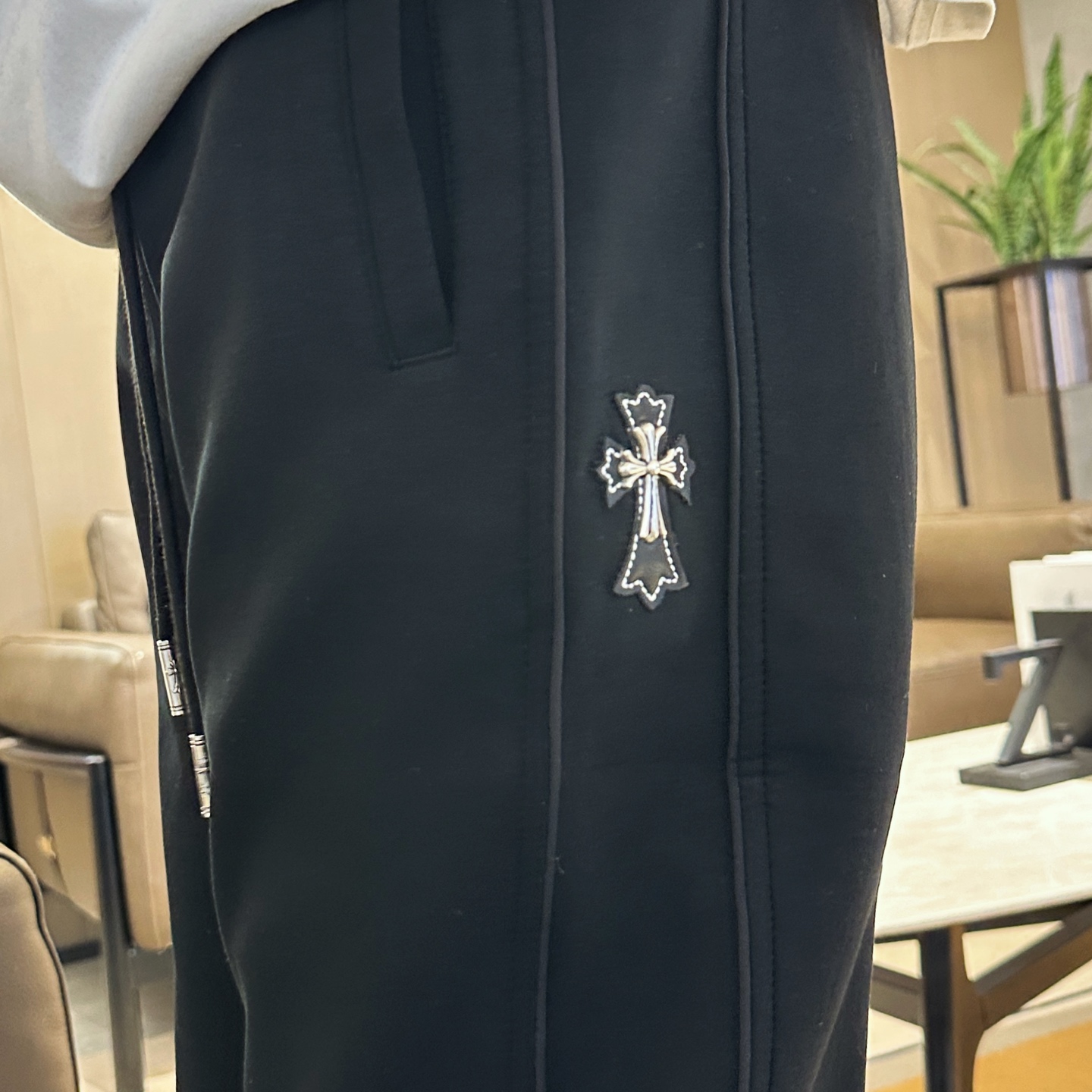   克罗心  顶级货品🐮 🆕2025春夏新款休闲裤！官网同步发售。品牌经典LOGO休闲裤 ，定制面料，舒