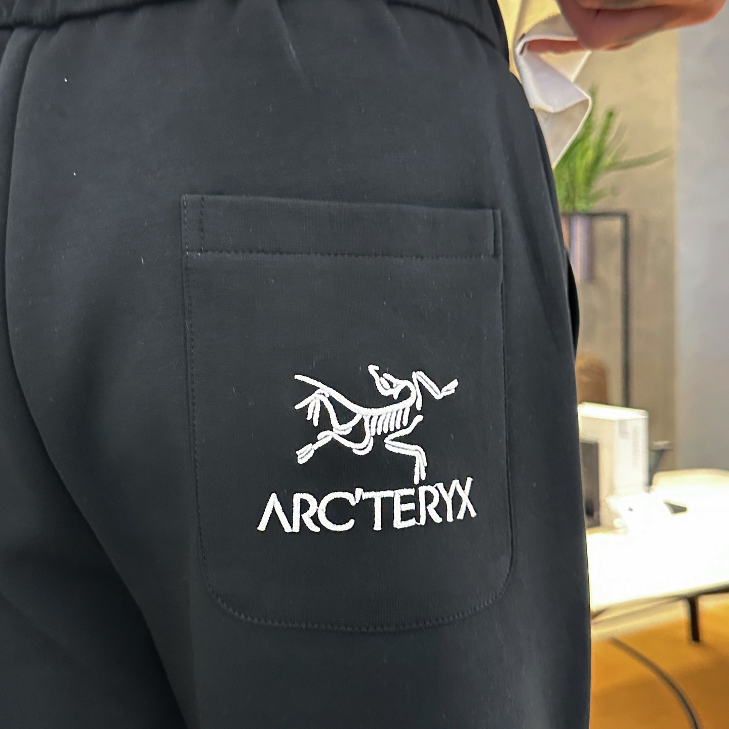   始祖鸟  顶级货品🐮 🆕2025春夏新款休闲裤！官网同步发售。品牌经典LOGO休闲裤 ，定制面料，舒