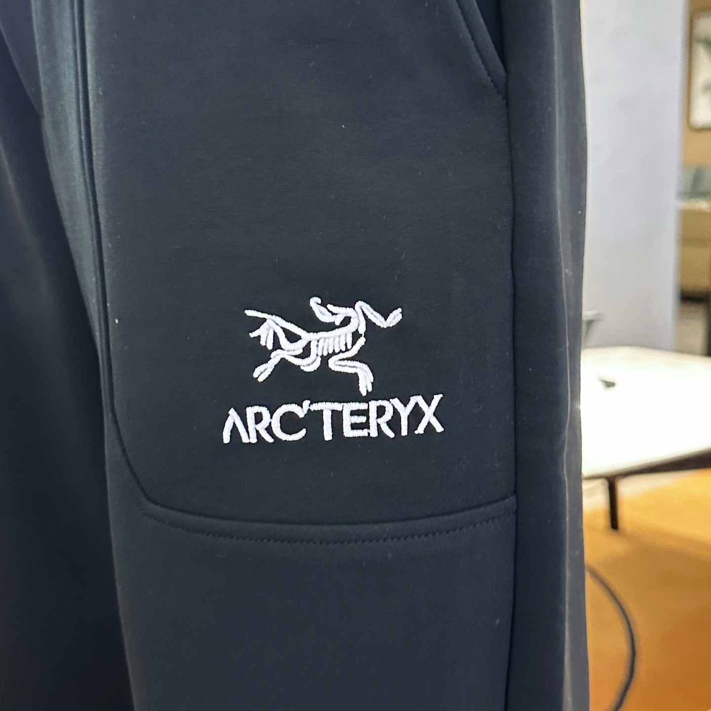   始祖鸟  顶级货品🐮 🆕2025春夏新款休闲裤！官网同步发售。品牌经典LOGO休闲裤 ，定制面料，舒