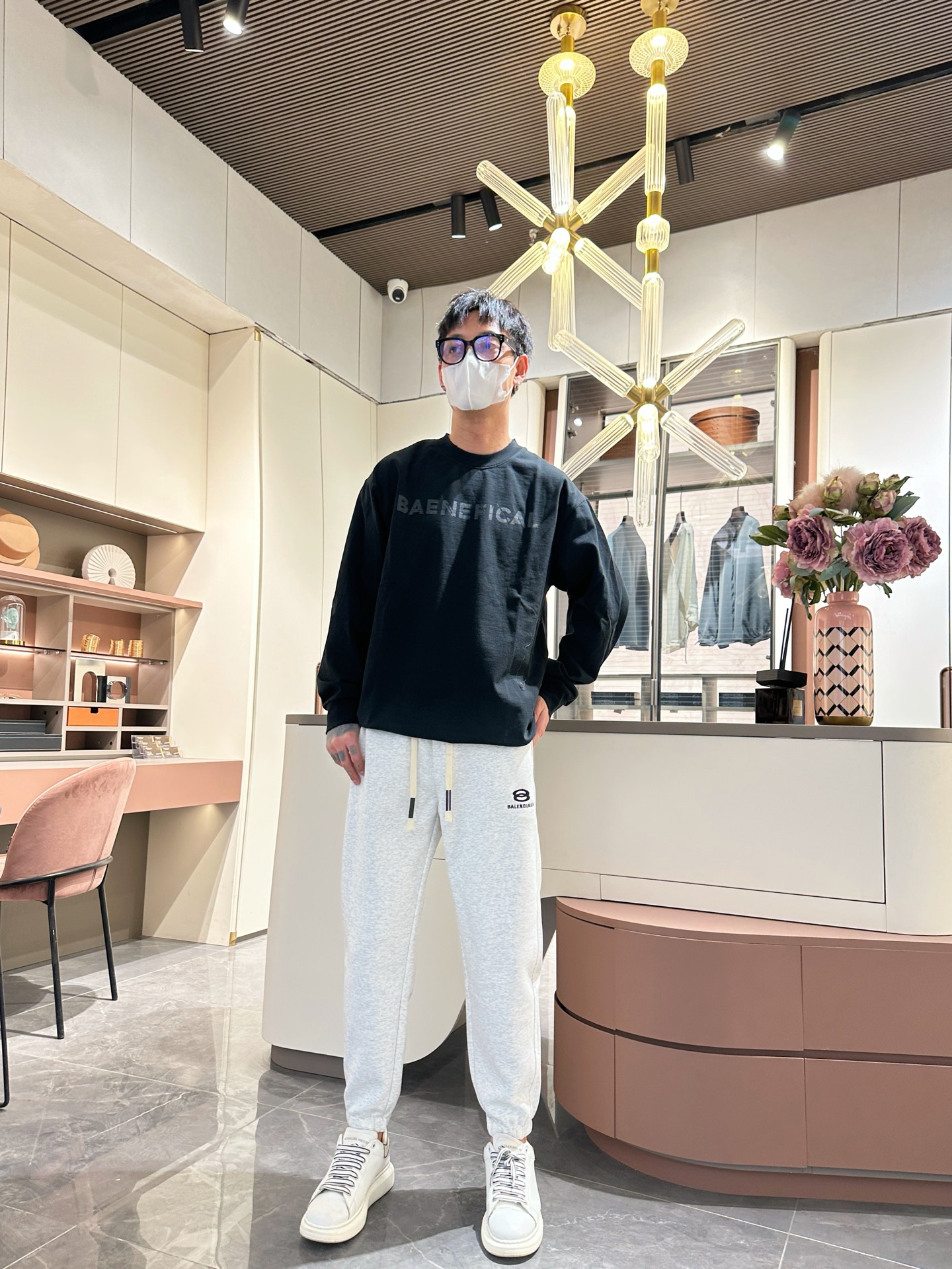   巴黎世家  顶级货品🐮🆕2025春夏新款休闲裤！官网同步发售。品牌经典LOGO休闲裤 ，定制面料，舒